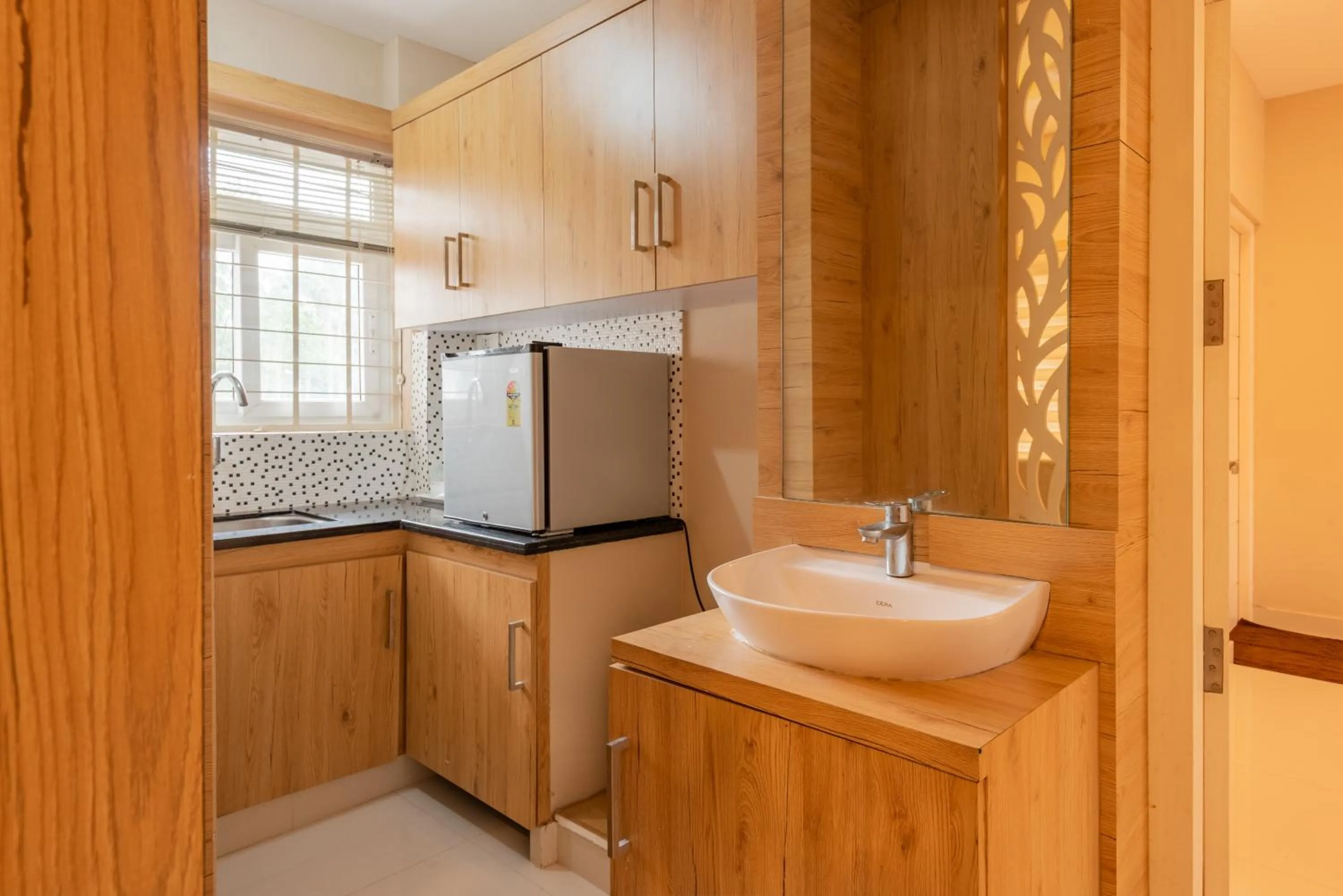 Daan Ambalath Maple Leaves