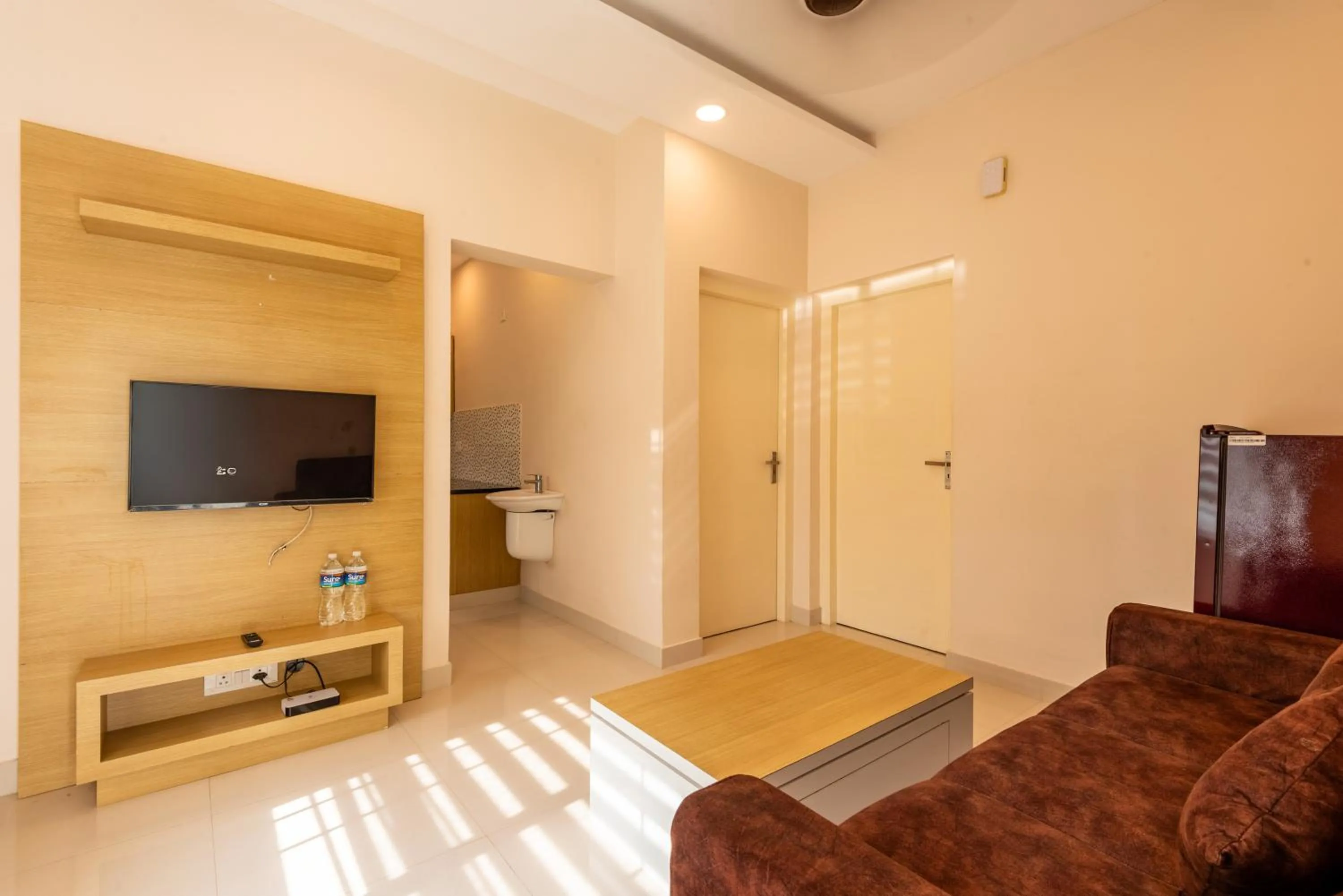 Daan Ambalath Maple Leaves