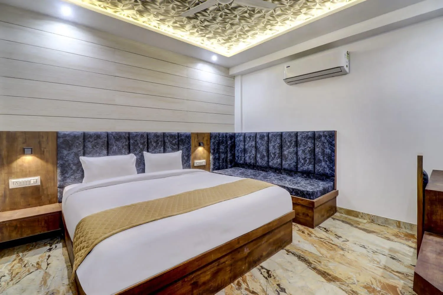 Bedroom in Hotel Anand Villa