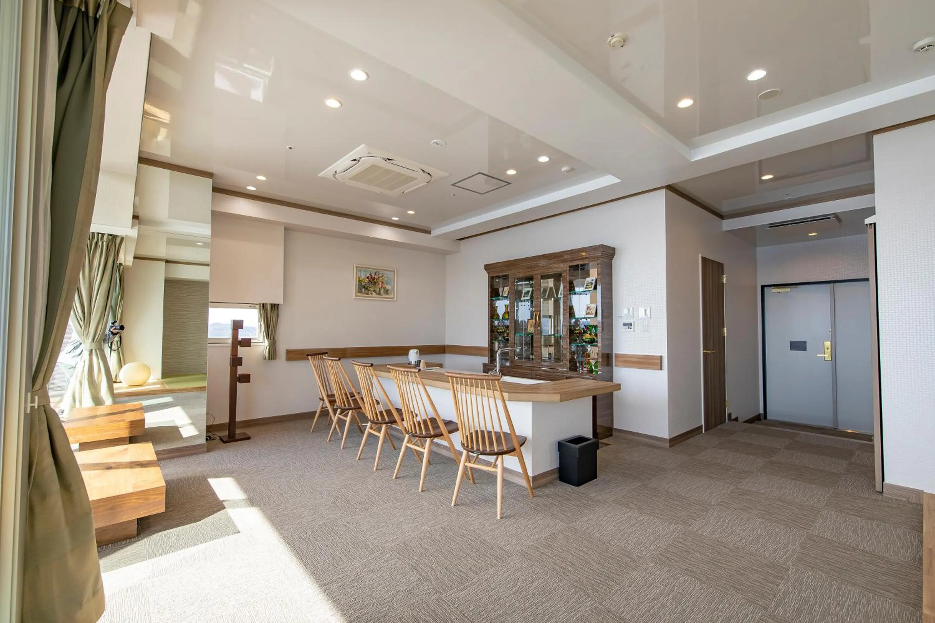 Kitchen or kitchenette in Samson Hotel