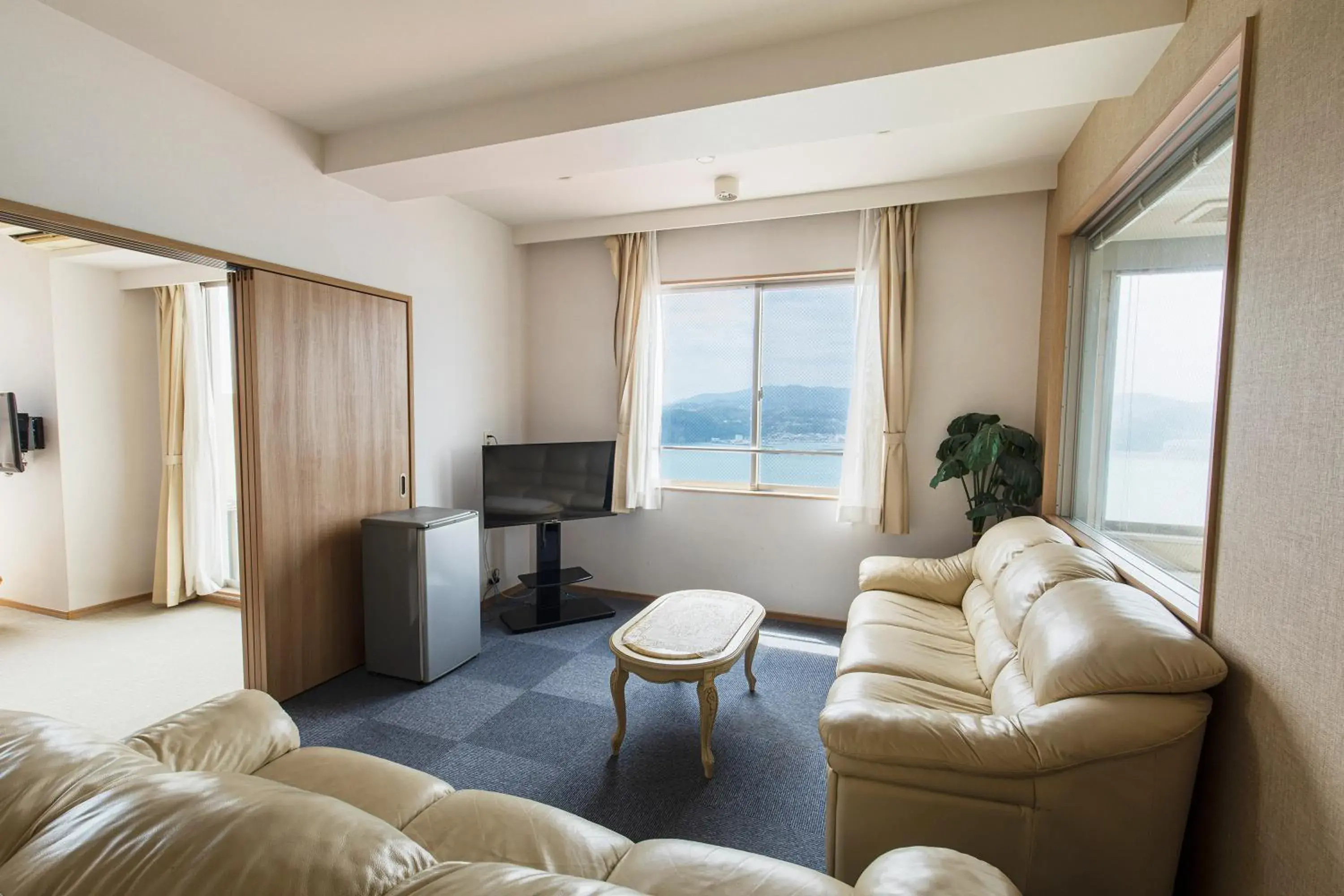 Quadruple Room with Private Bathroom in Samson Hotel Quadruple Room with Private Bathroom in Samson Hotel