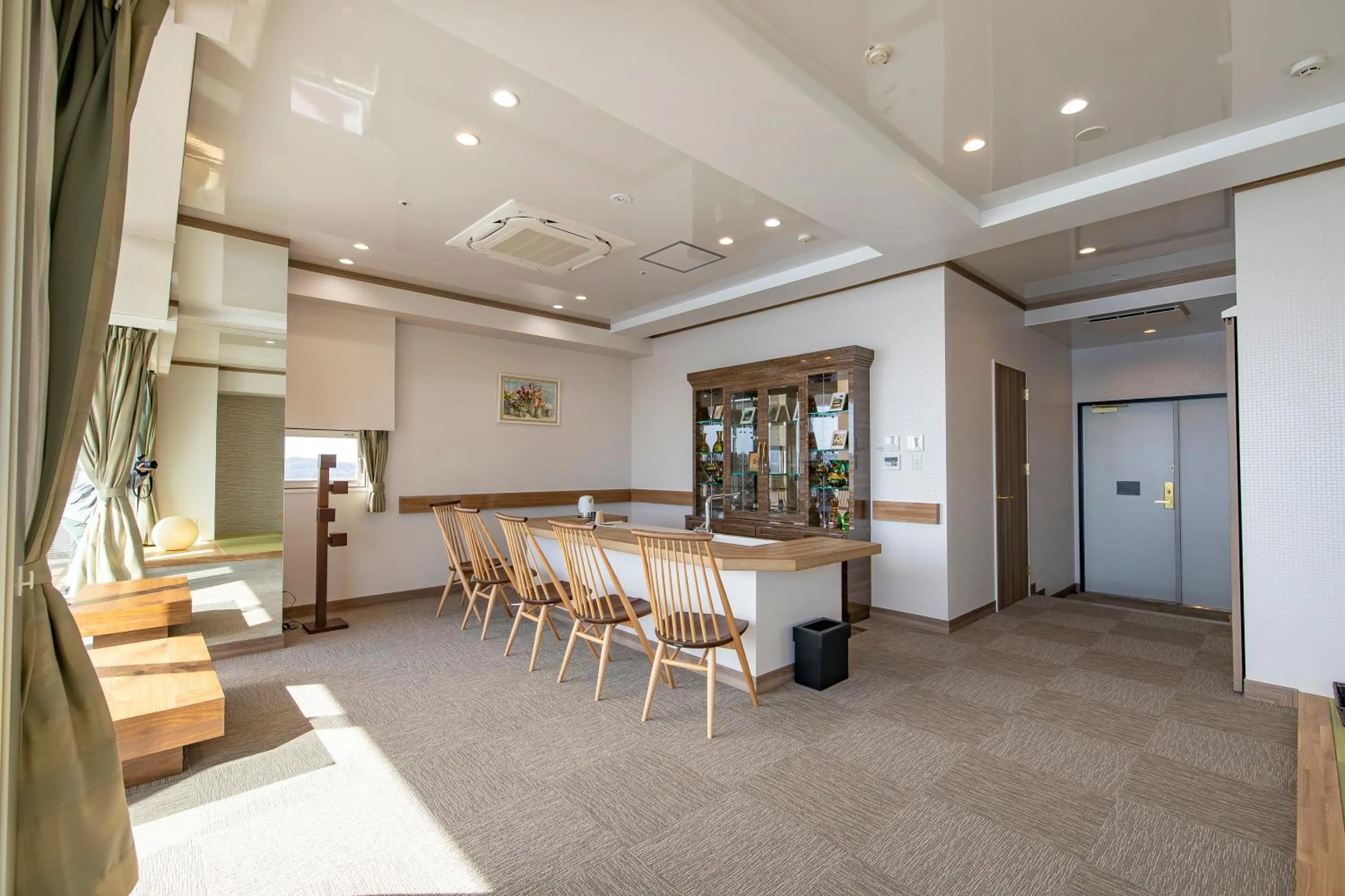 Kitchen or kitchenette in Samson Hotel