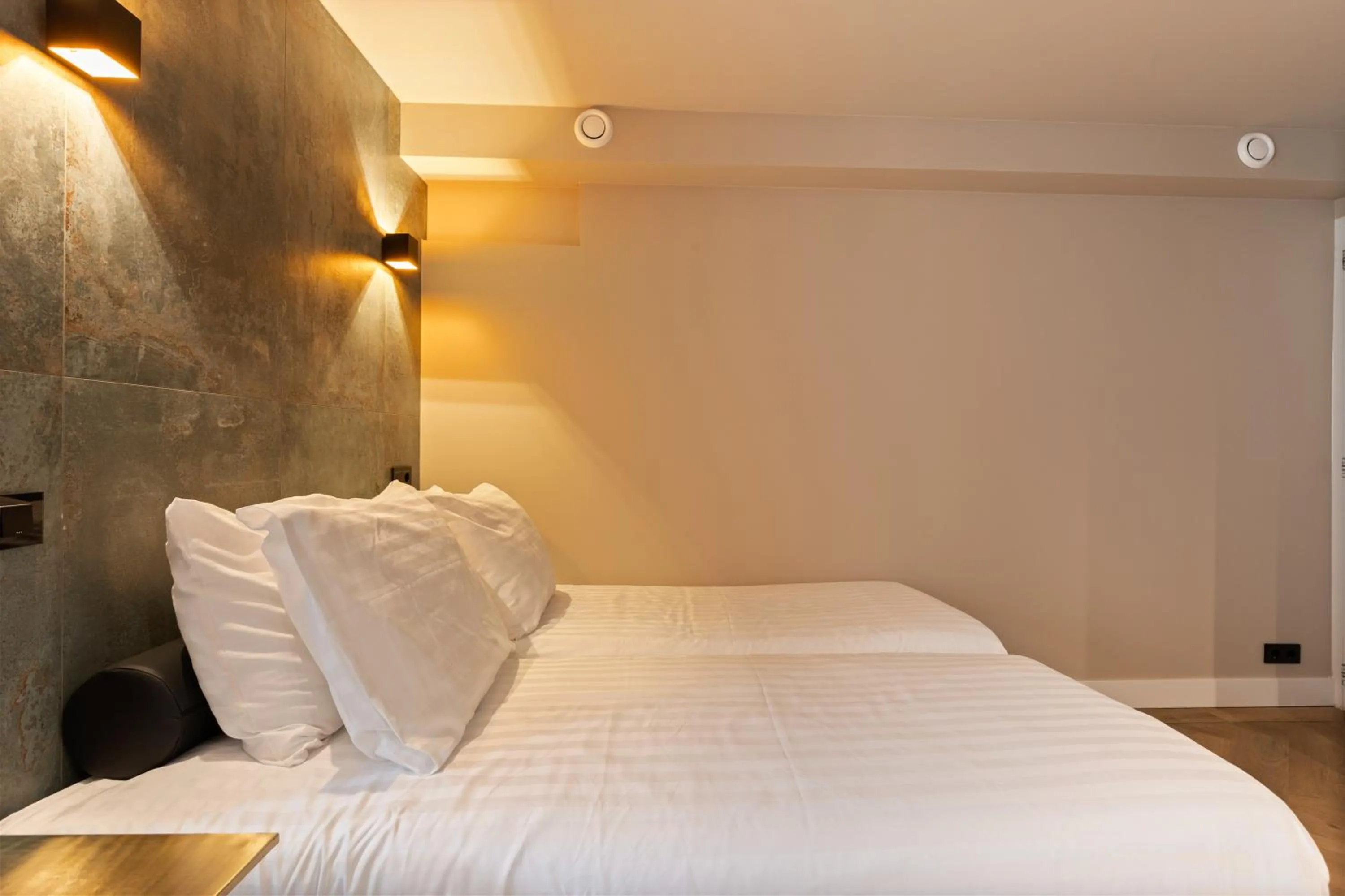 Bed in Midtown Hotel Royal Room