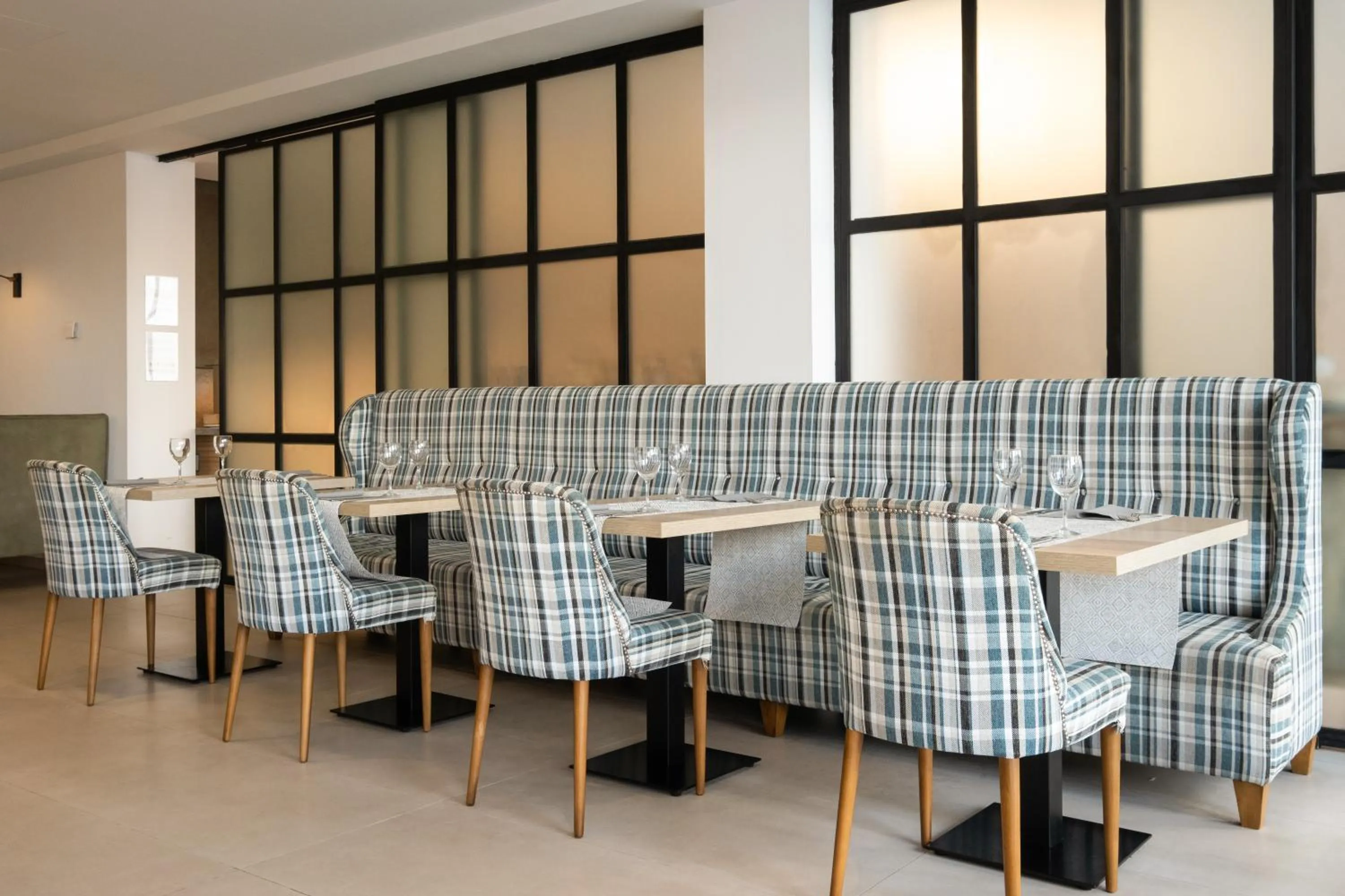 Restaurant/places to eat in Kyrat Amarac Suites