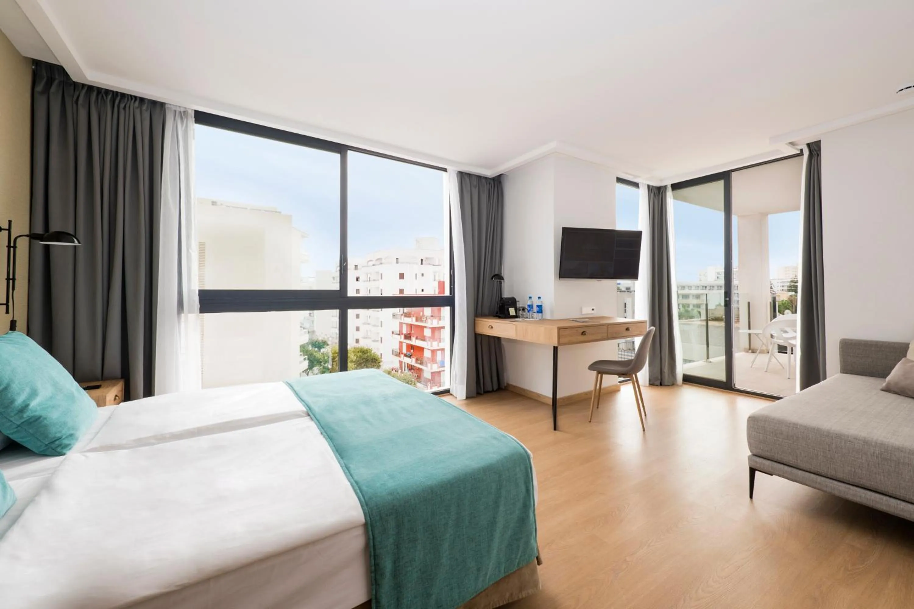 Photo of the whole room, Bed in Kyrat Amarac Suites