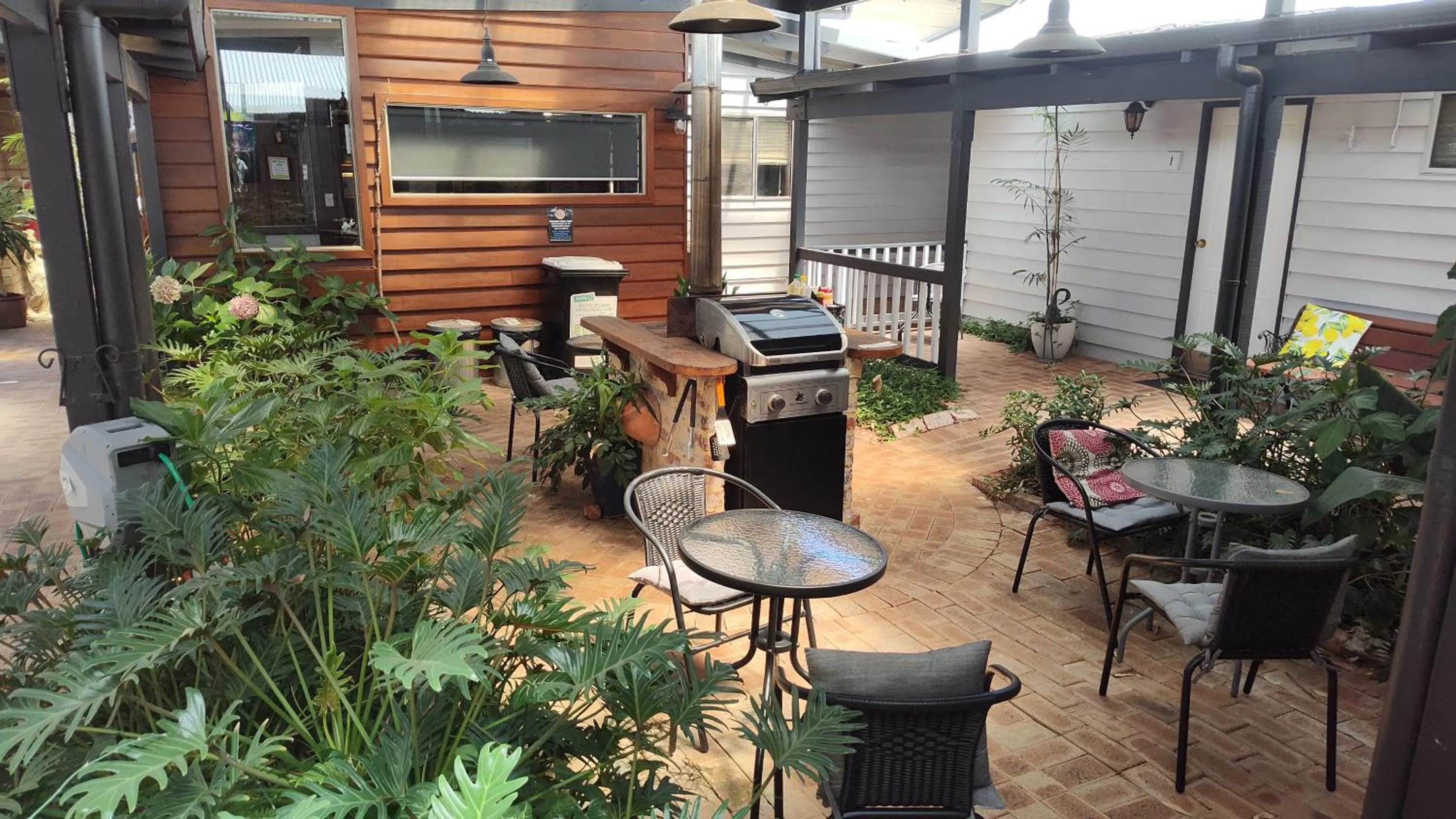 BBQ facilities in Adamsons Riverside