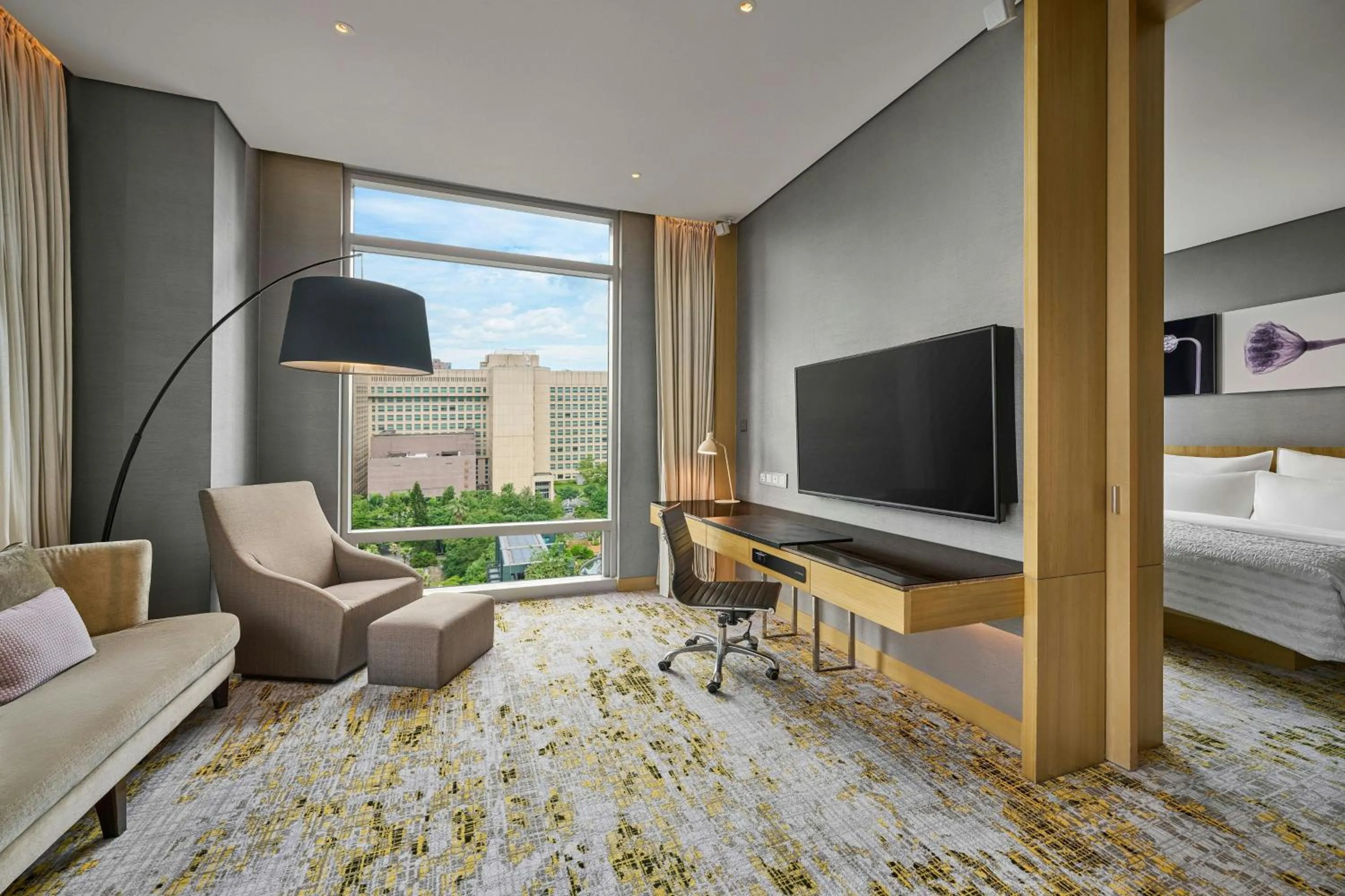 Living room, Bed in Le Meridien Taipei