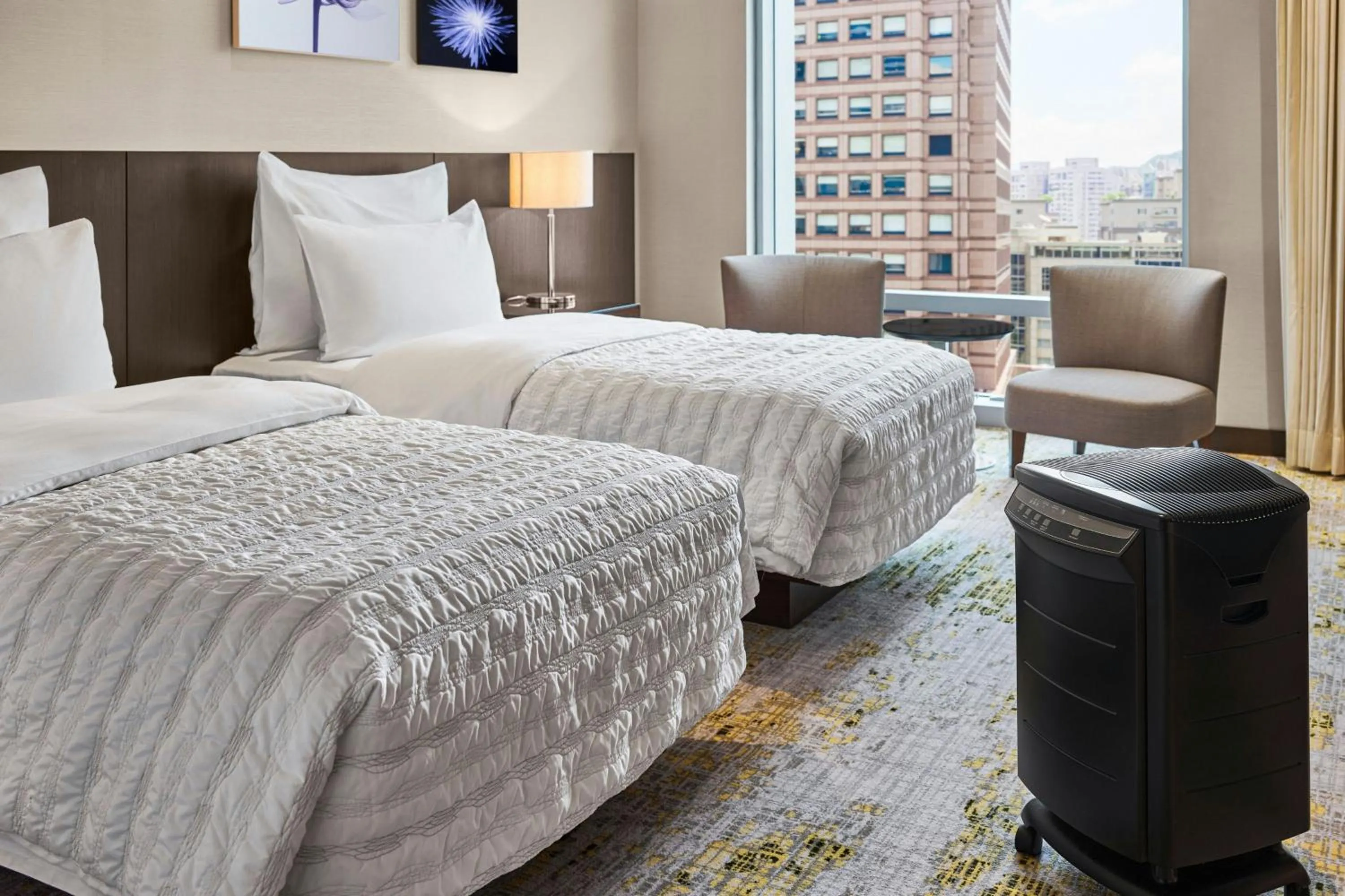 Photo of the whole room, Bed in Le Meridien Taipei