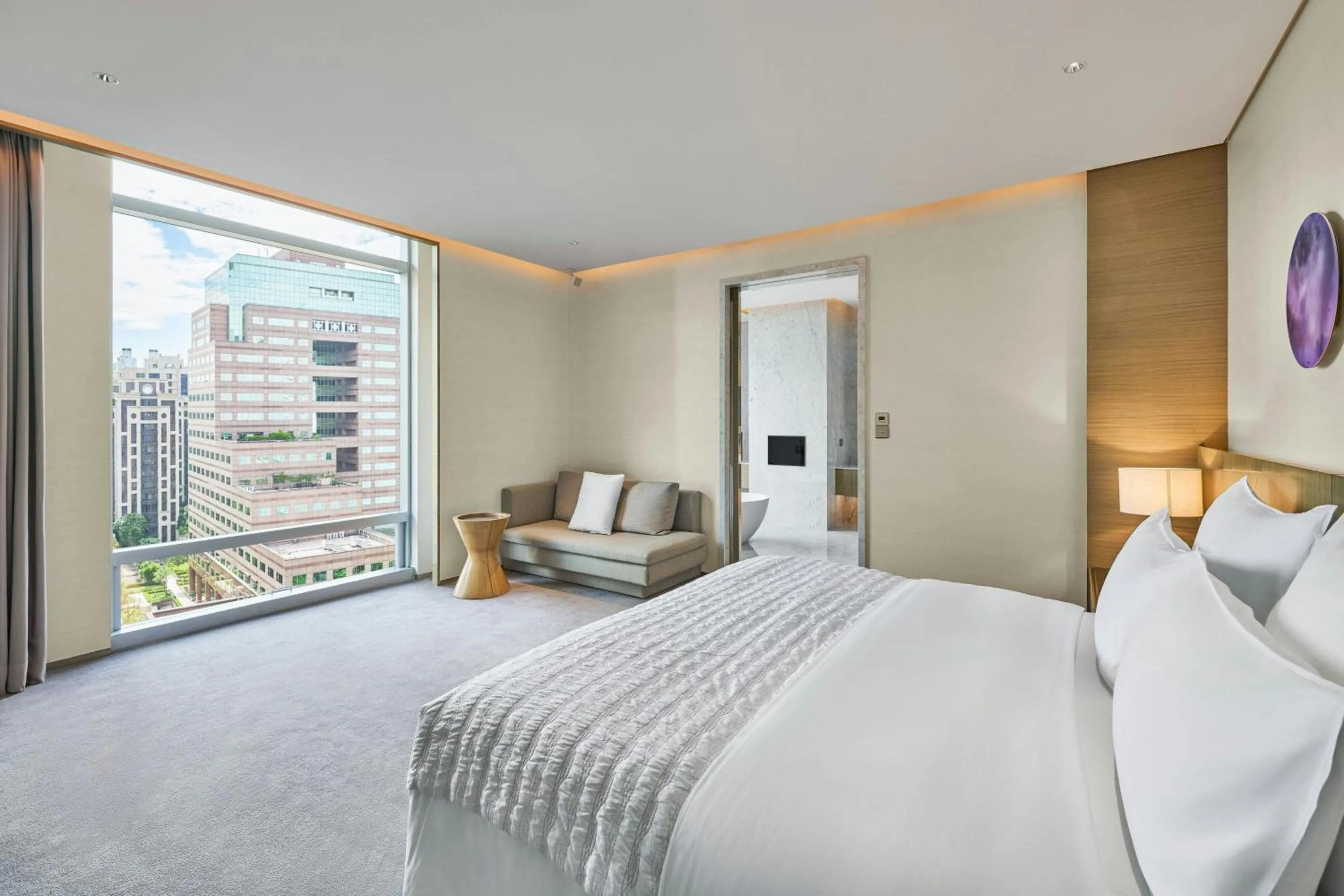 Bedroom, Bed in Le Meridien Taipei