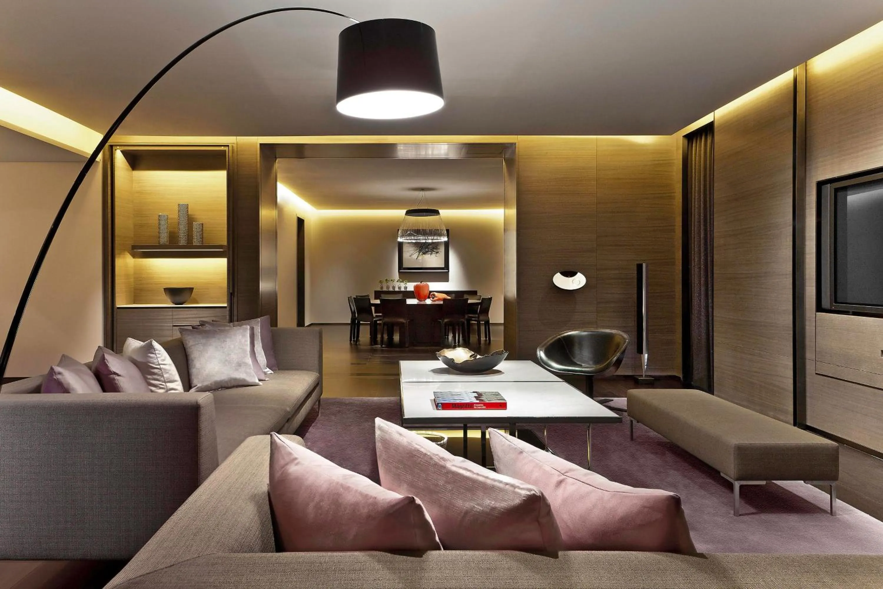 Photo of the whole room, Bed in Le Meridien Taipei