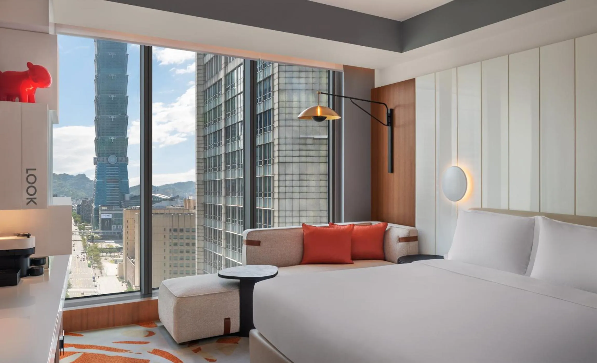 City view, Bed in W Taipei