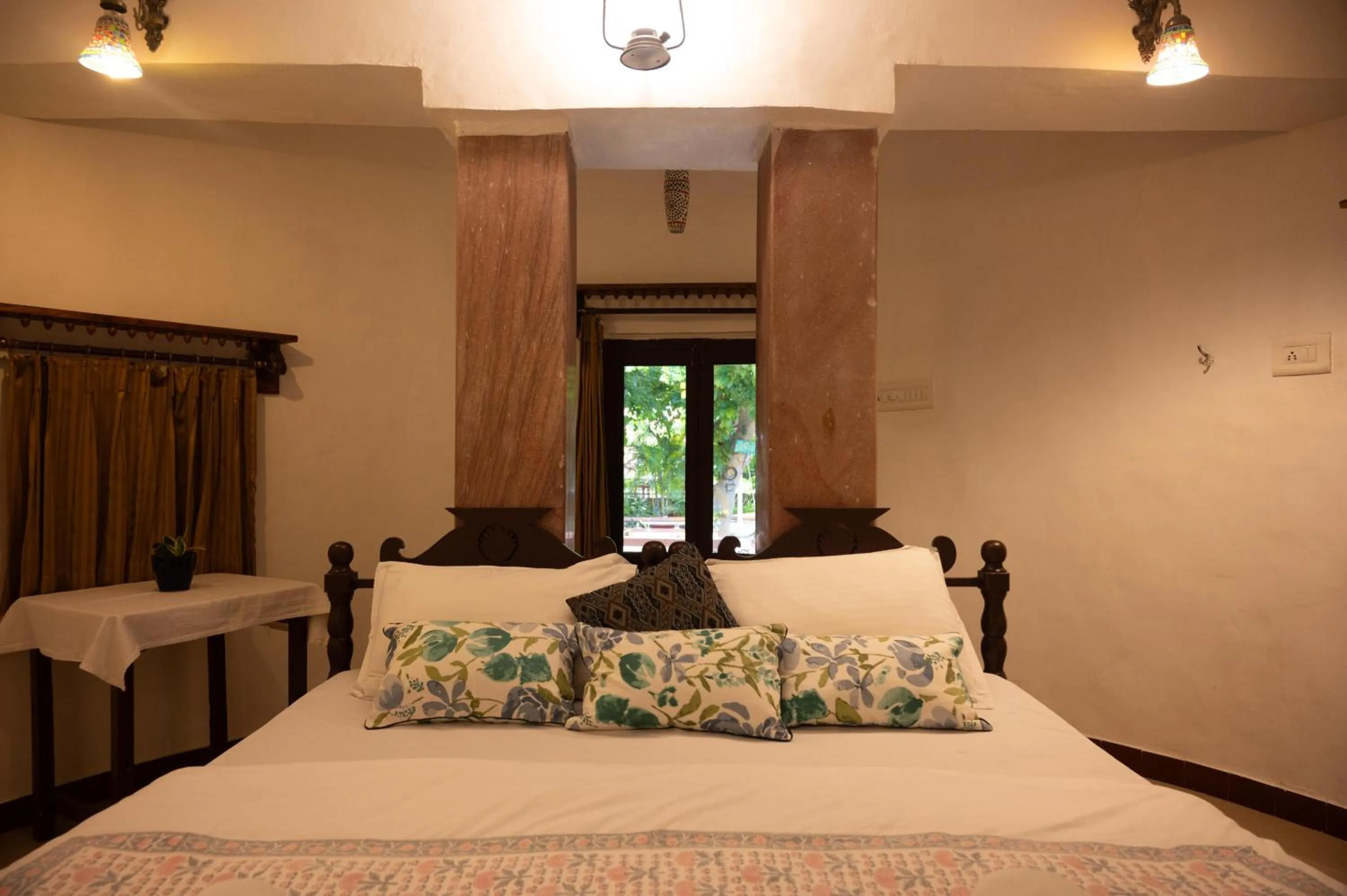 Garden view, Bed in Mandore Guest House