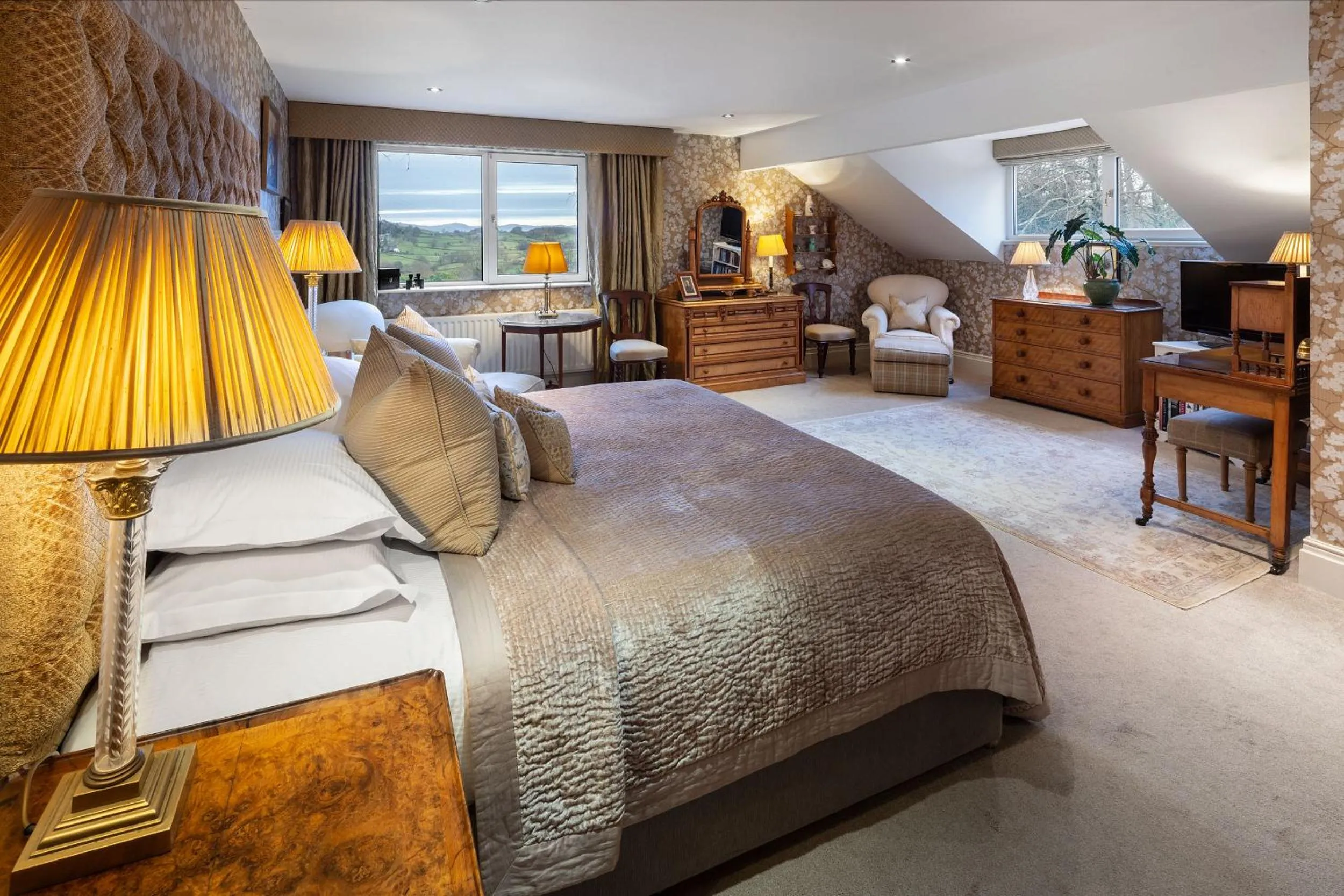 Bed in Gilpin Hotel & Lake House