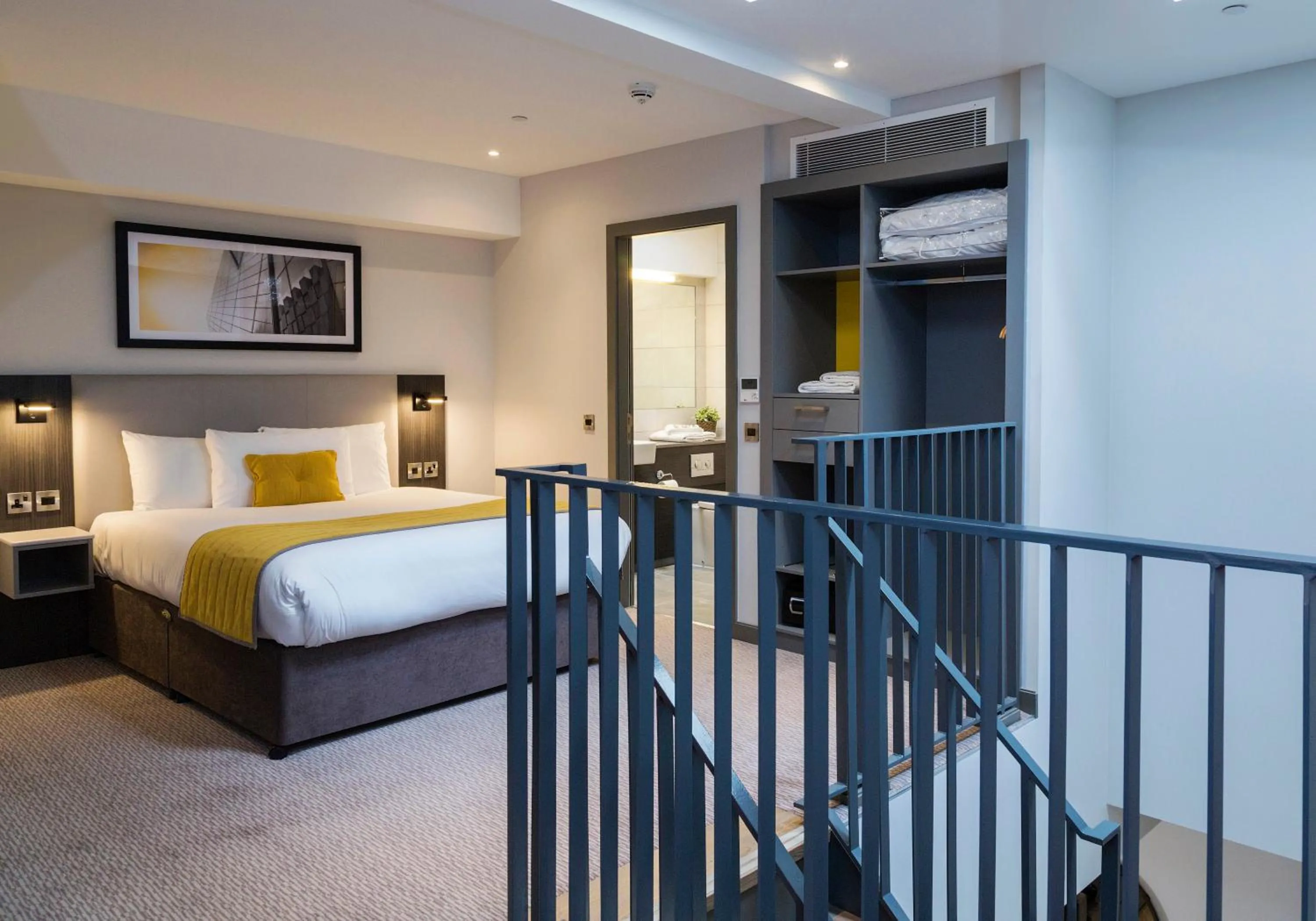 Bedroom, Bed in Maldron Hotel Pearse Street Dublin City