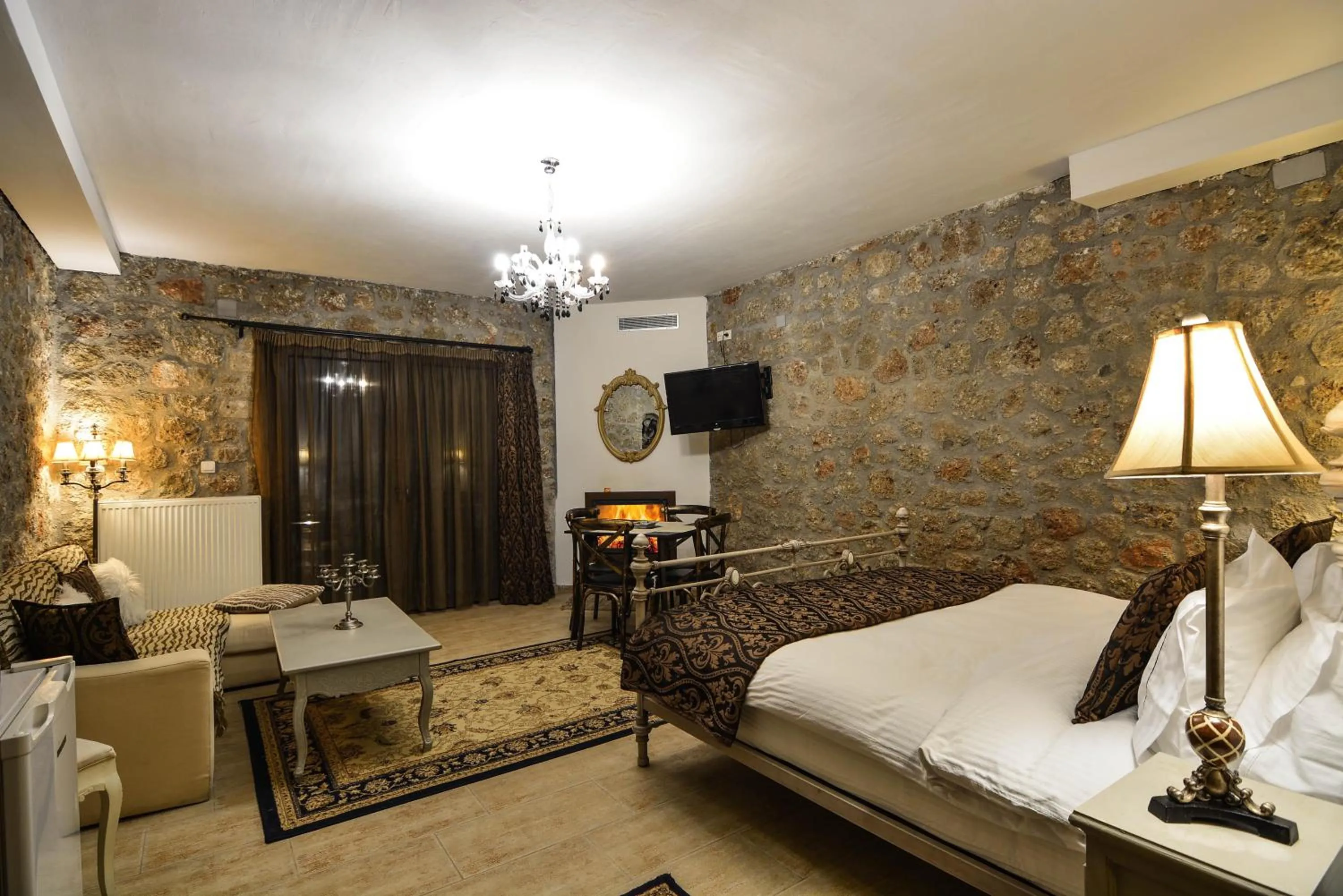 Bed in Trikalon Muses Art Suites