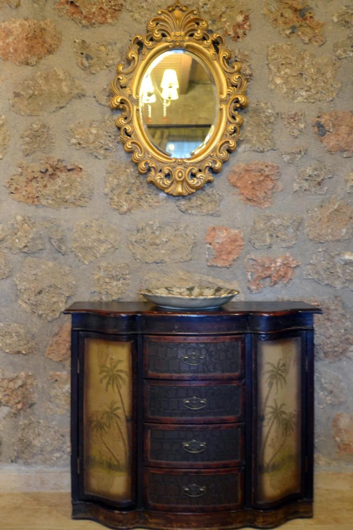 Decorative detail in Trikalon Muses Art Suites