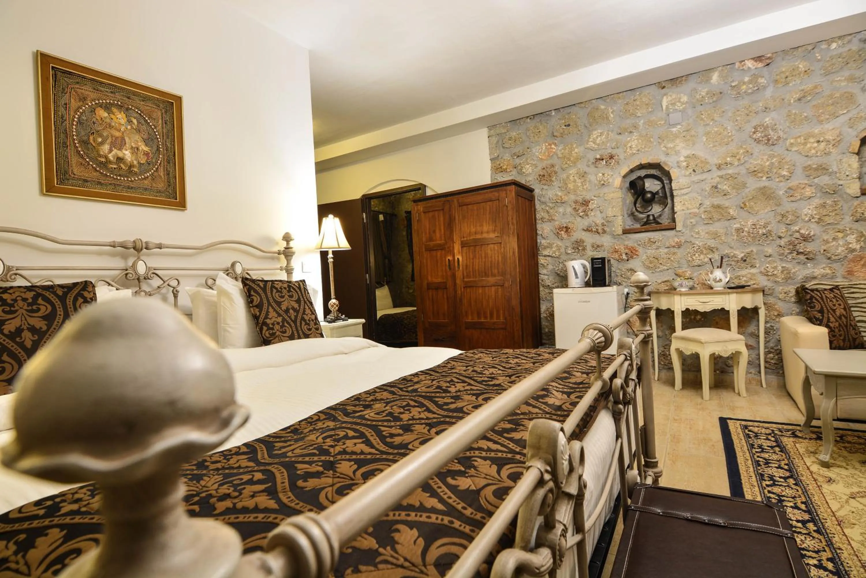 Photo of the whole room, Bed in Trikalon Muses Art Suites