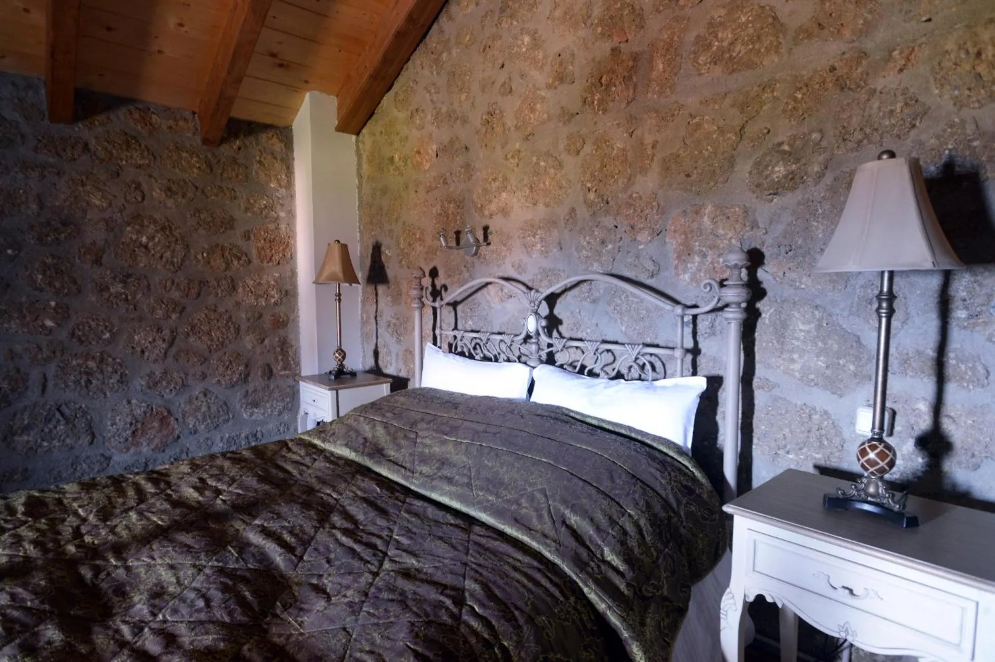 Bedroom, Bed in Trikalon Muses Art Suites