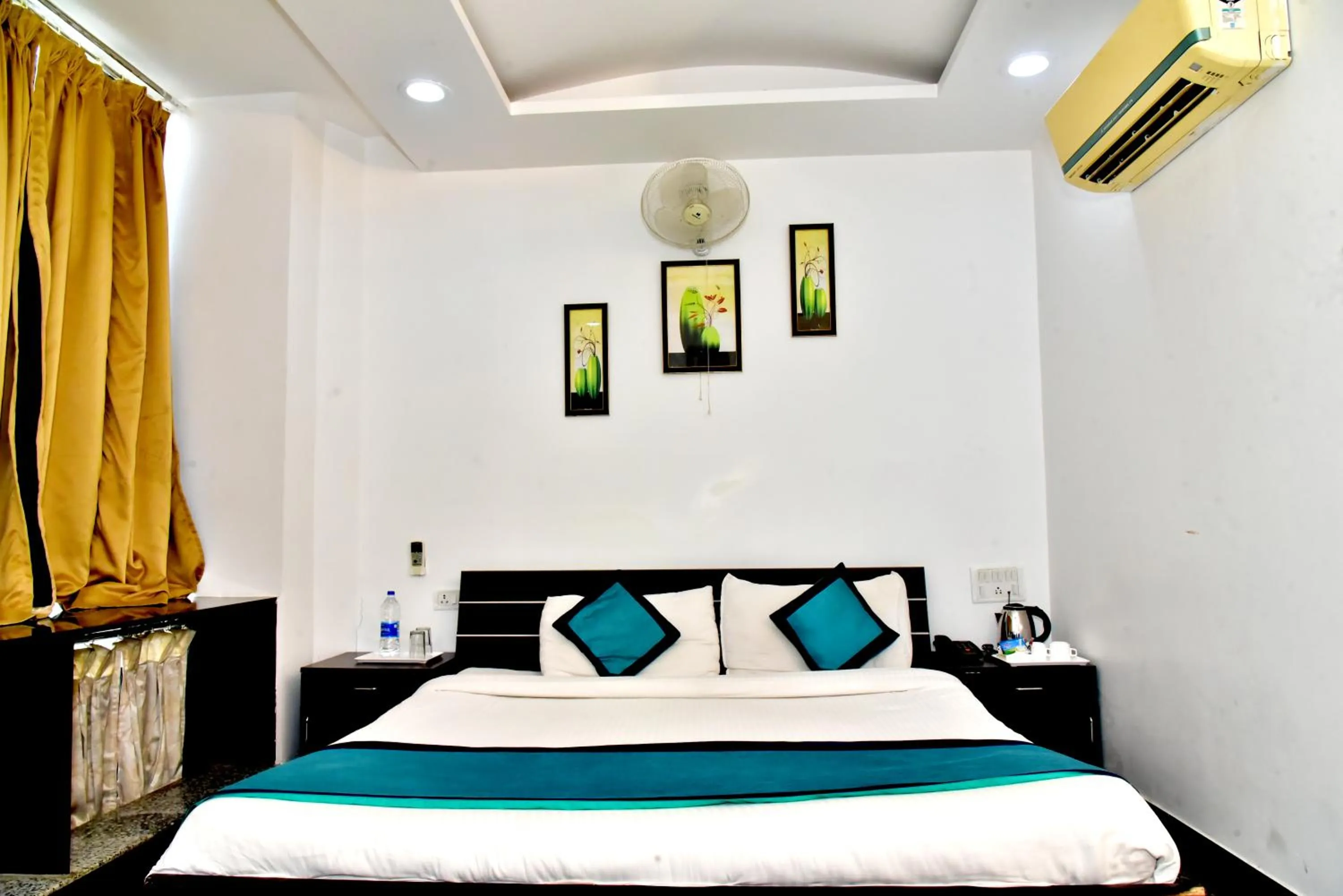 Bed in Hotel Suraj Palace