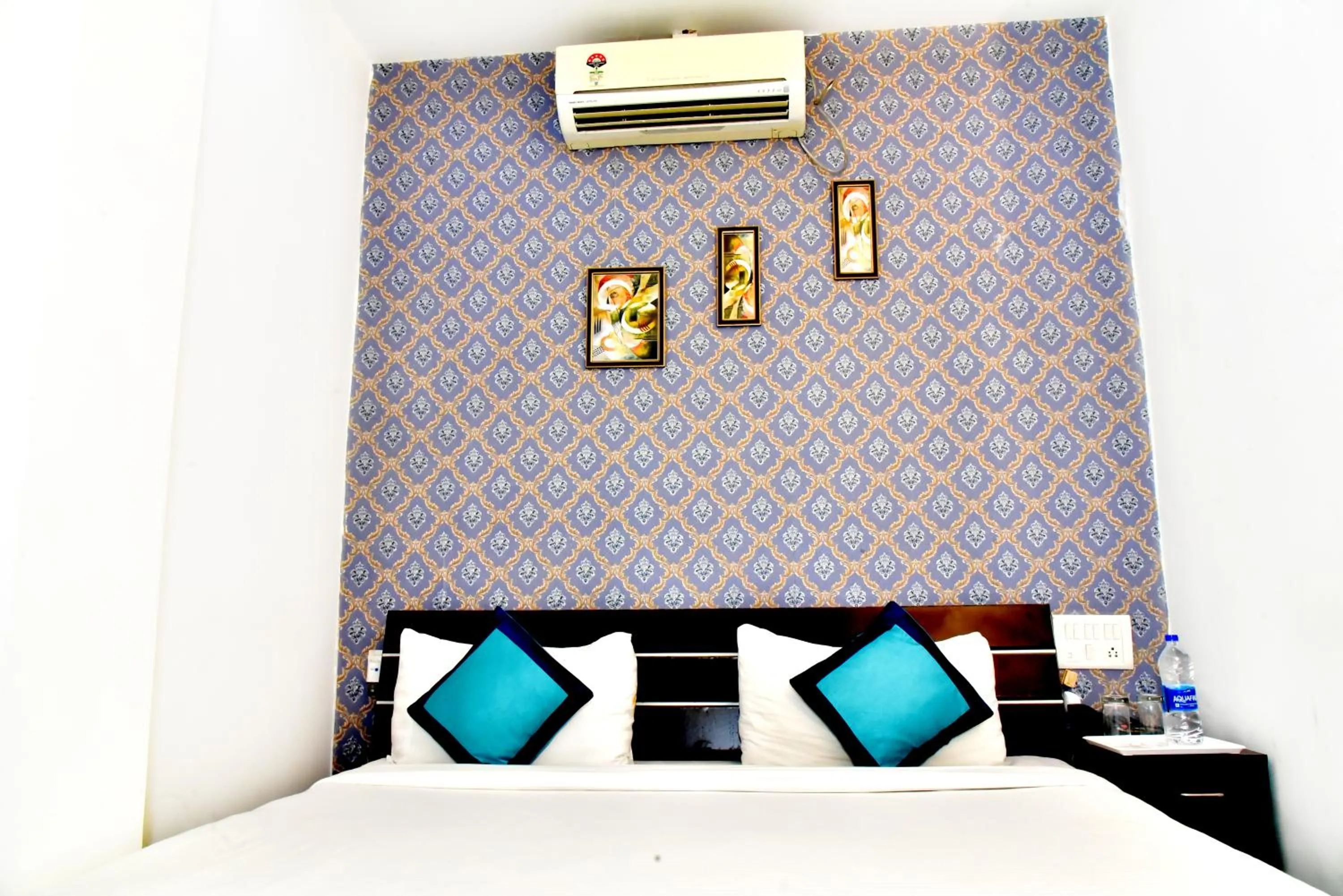 Bed in Hotel Suraj Palace