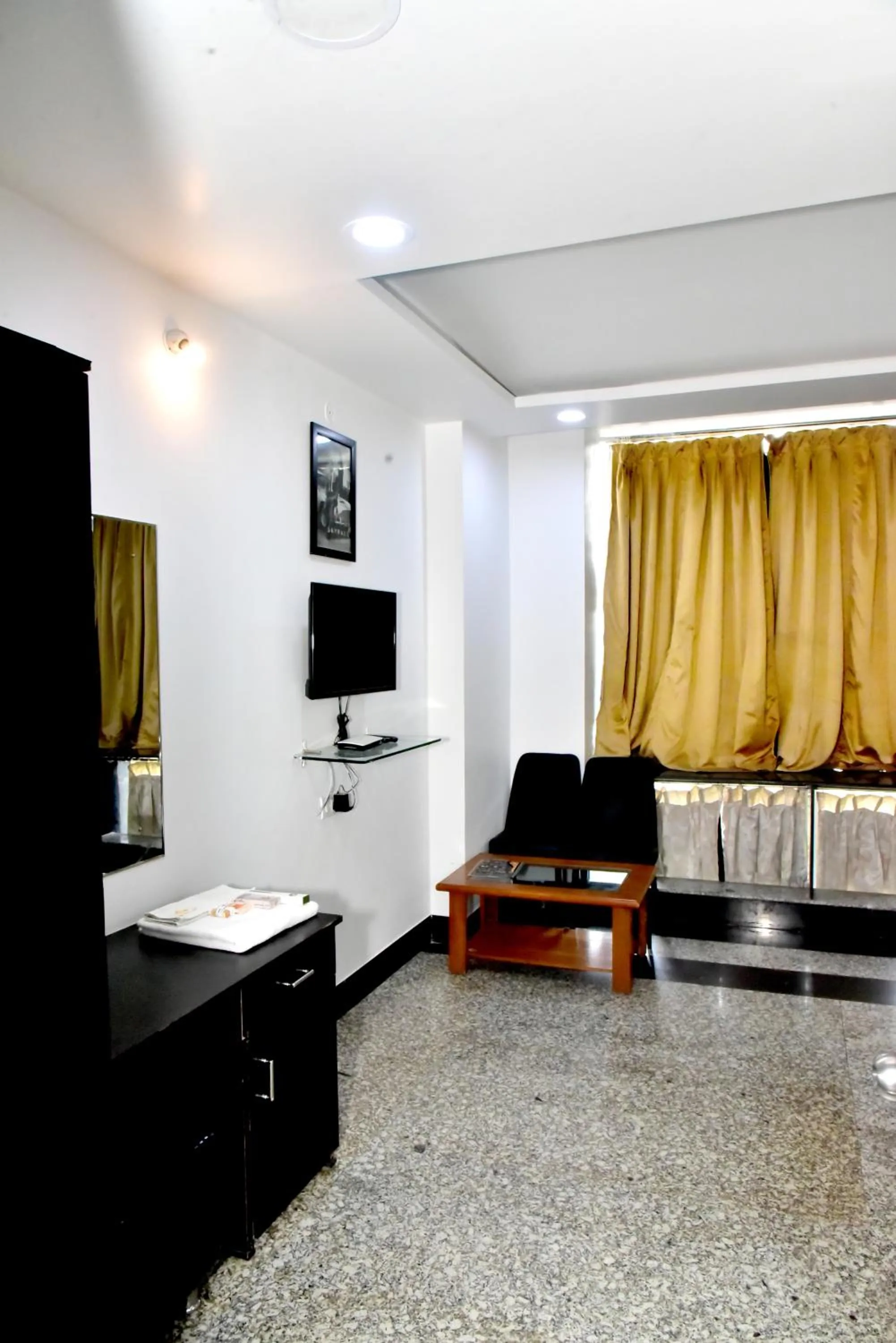 TV and multimedia in Hotel Suraj Palace