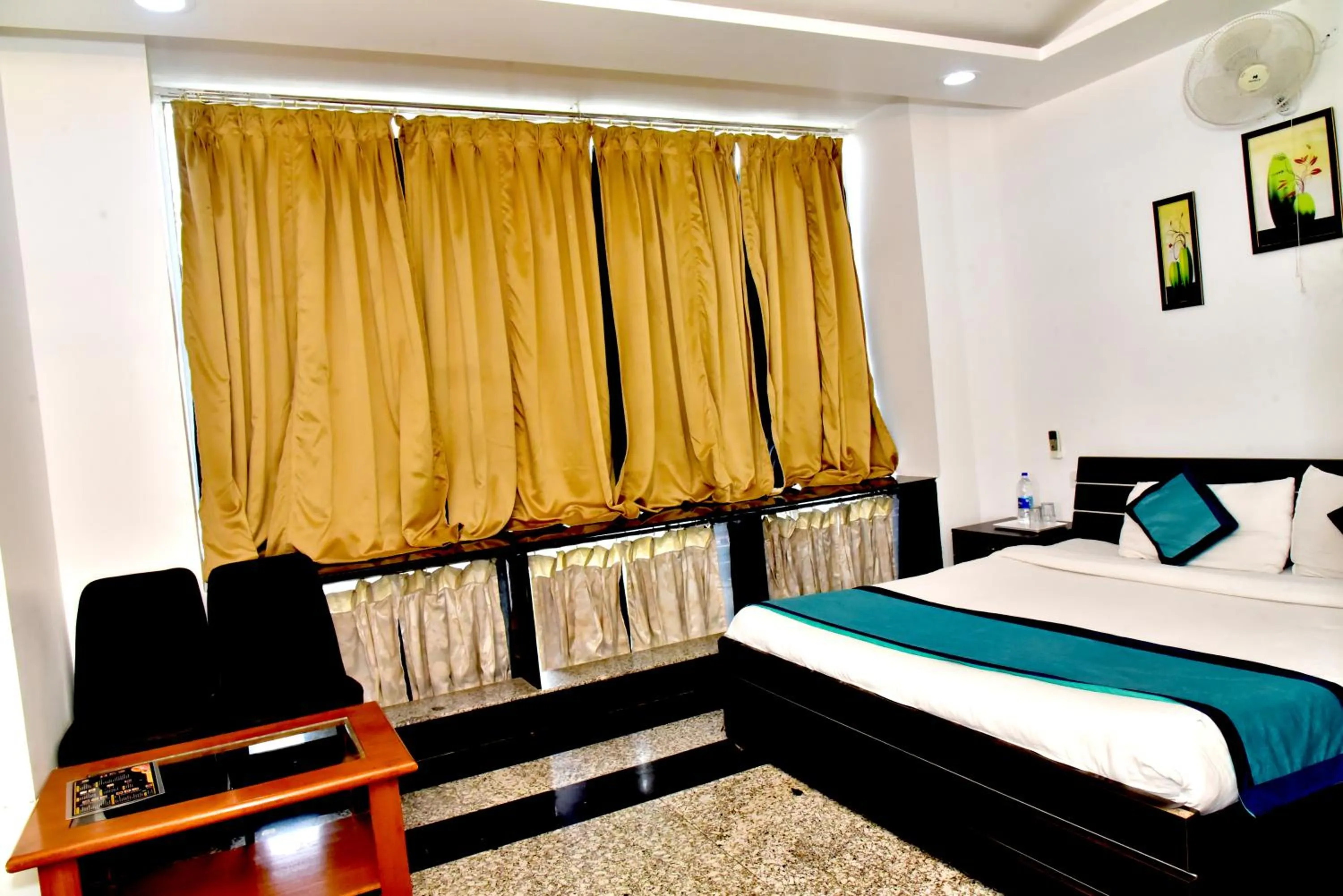 Bed in Hotel Suraj Palace