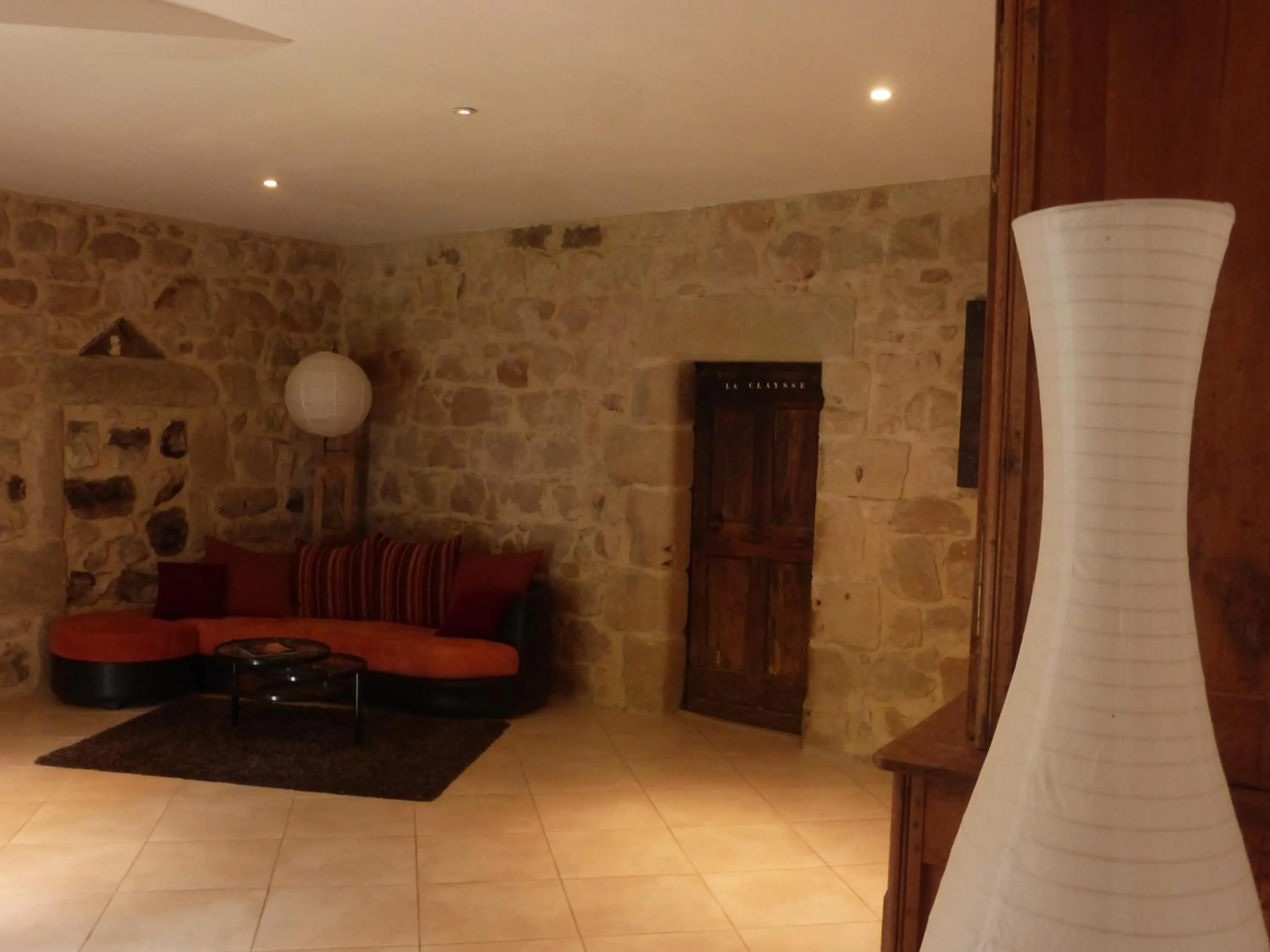 Communal lounge/ TV room in Le Mas des Monèdes