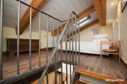 Photo of the whole room, Bed in Aprile