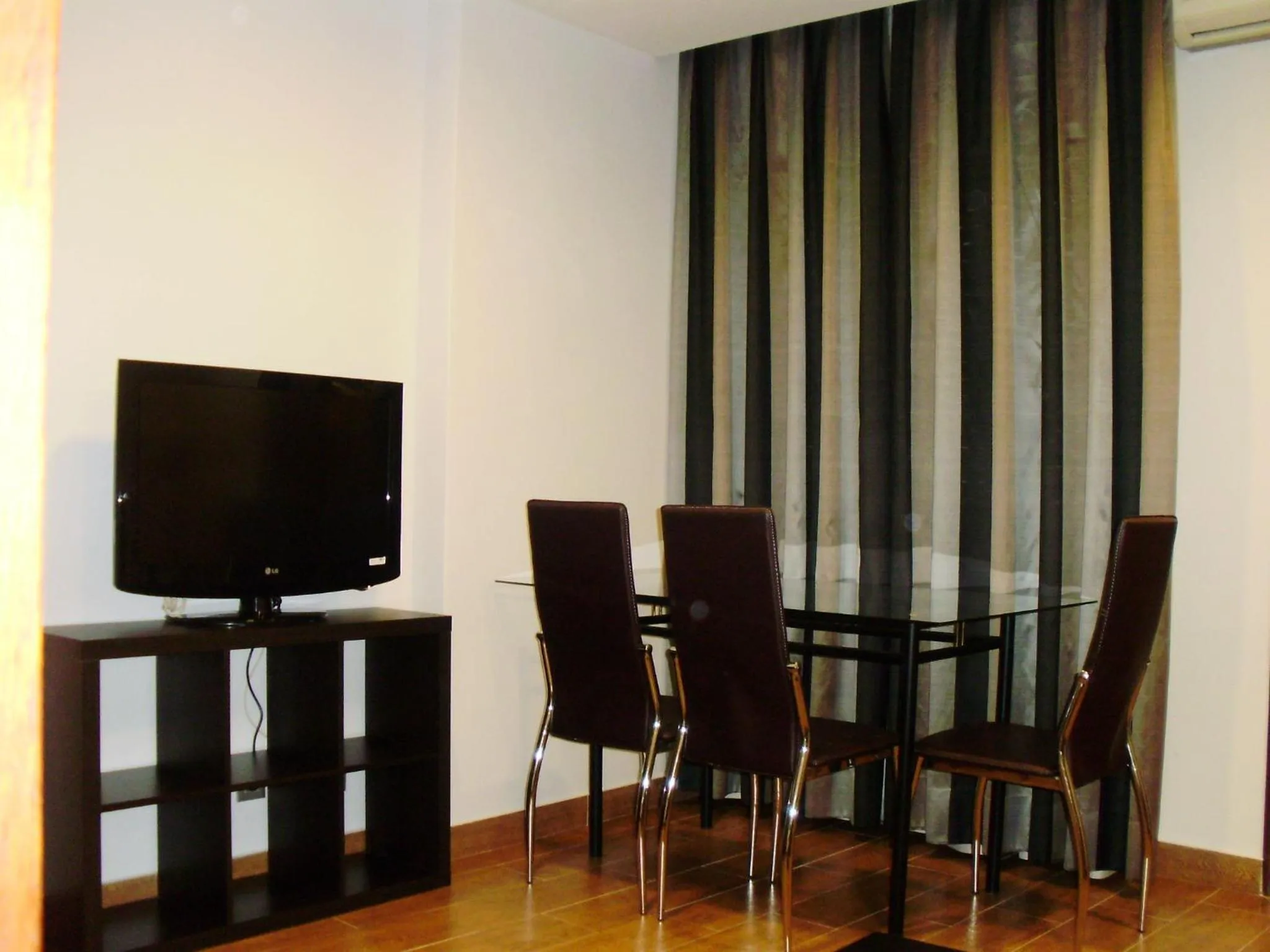 Communal lounge/ TV room in Apartamentos Boutique Catedral