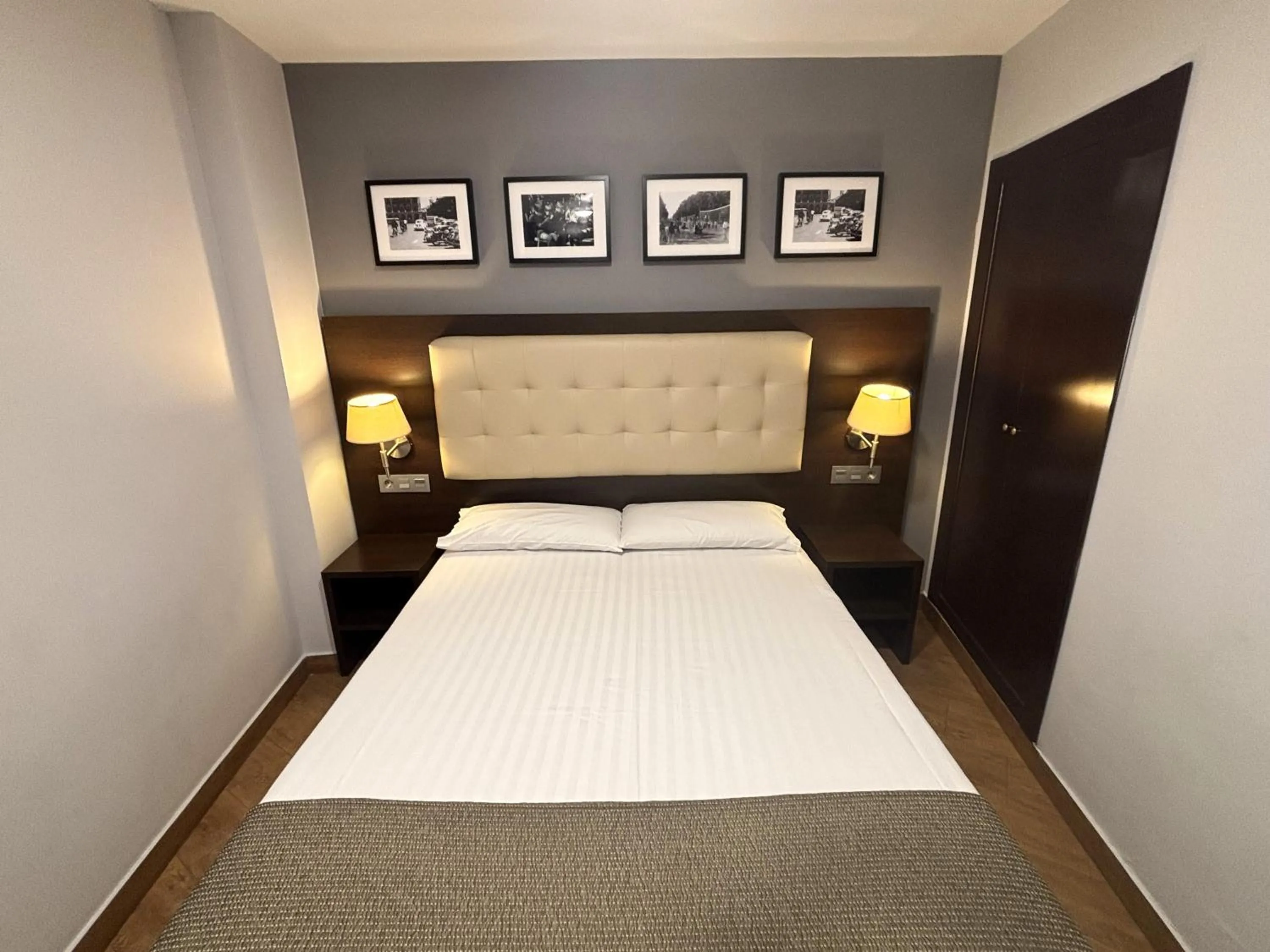 Property building, Bed in Apartamentos Boutique Catedral