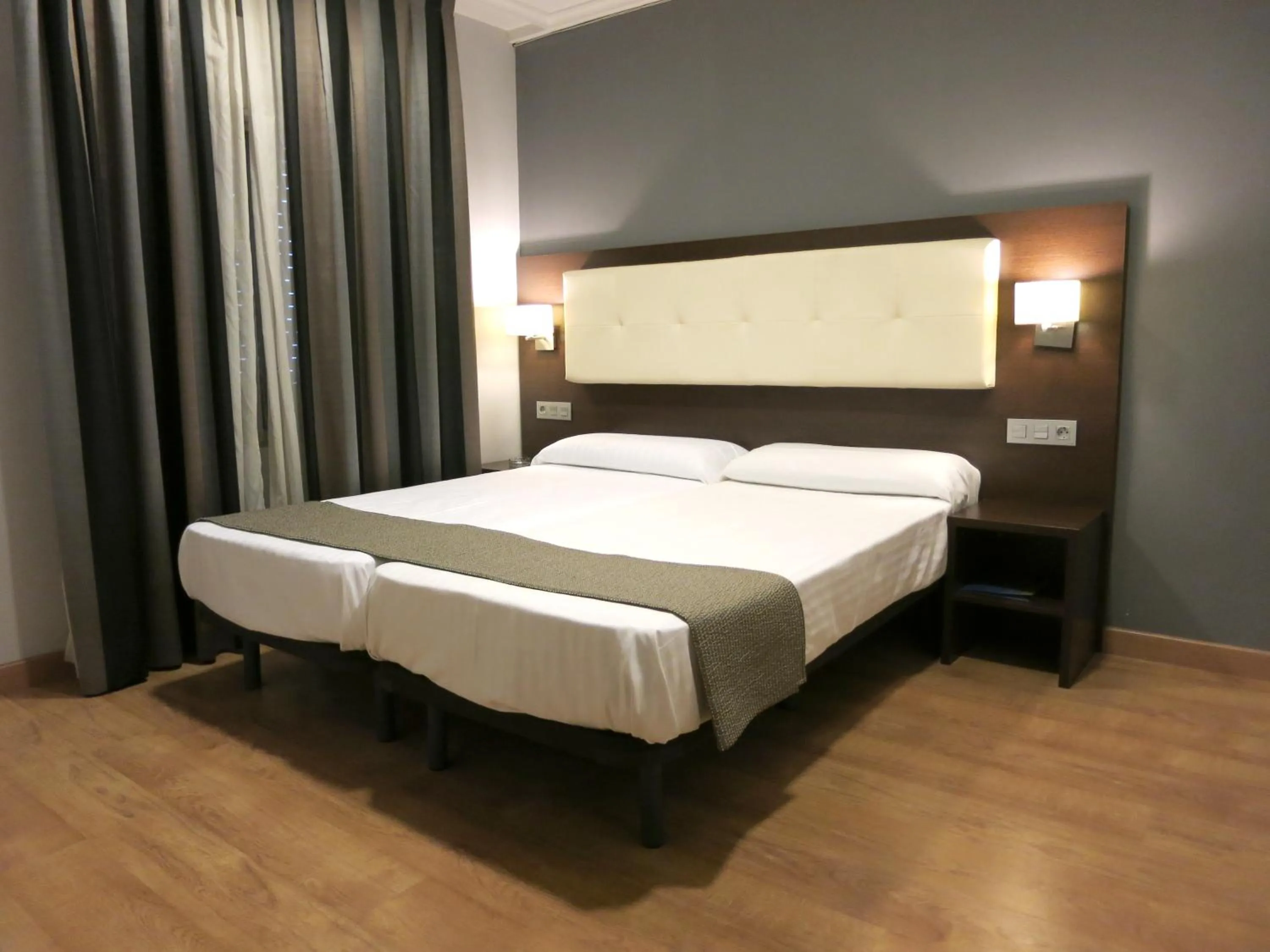 Property building, Bed in Apartamentos Boutique Catedral