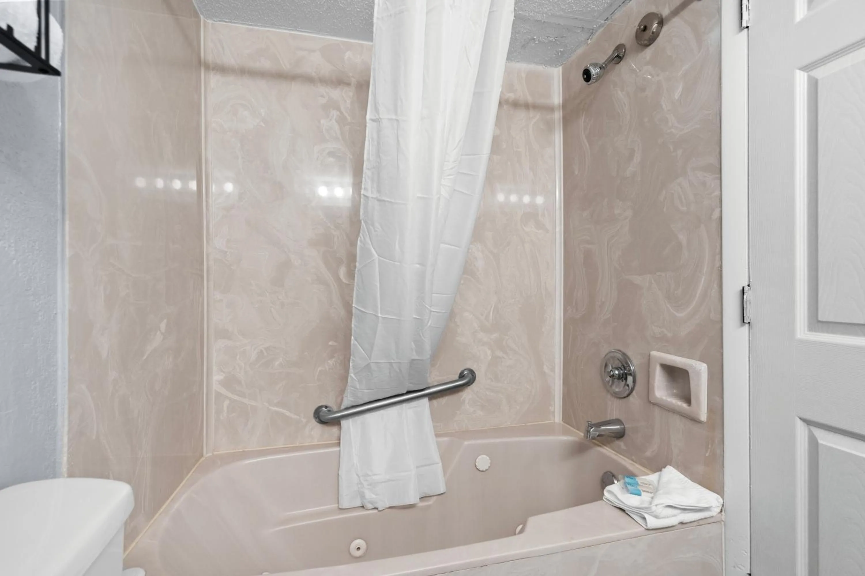 Shower in Yachtsman Oceanfront Resort