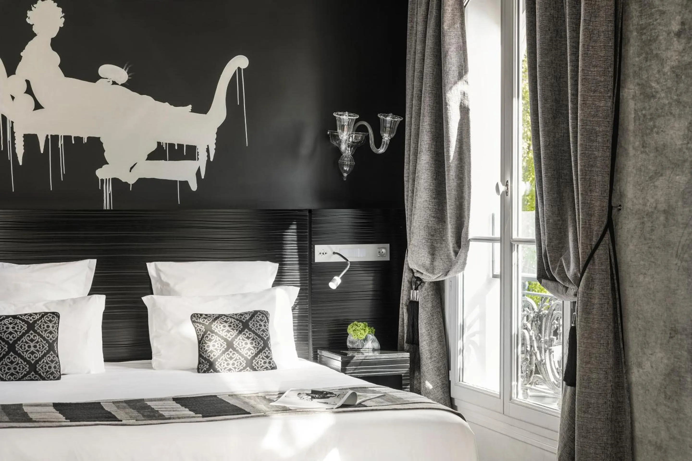 Bed in Maison Albar- Le Champs-Elysées