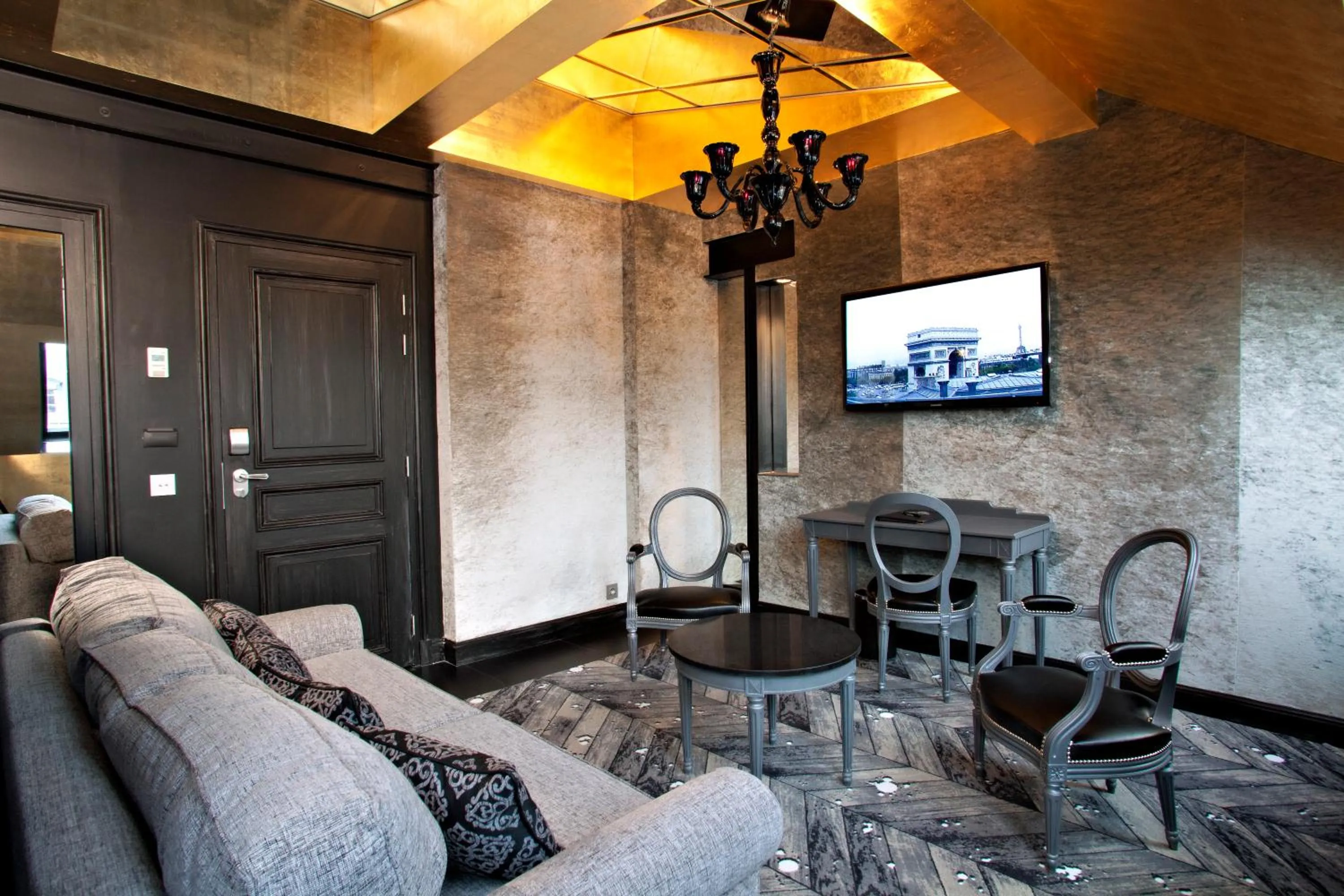 Photo of the whole room in Maison Albar- Le Champs-Elysées