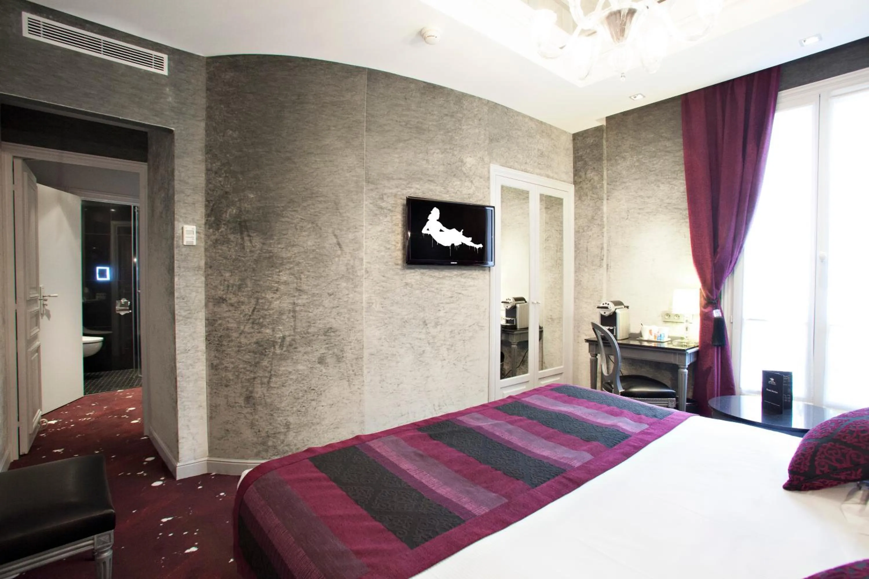 Photo of the whole room, Bed in Maison Albar- Le Champs-Elysées