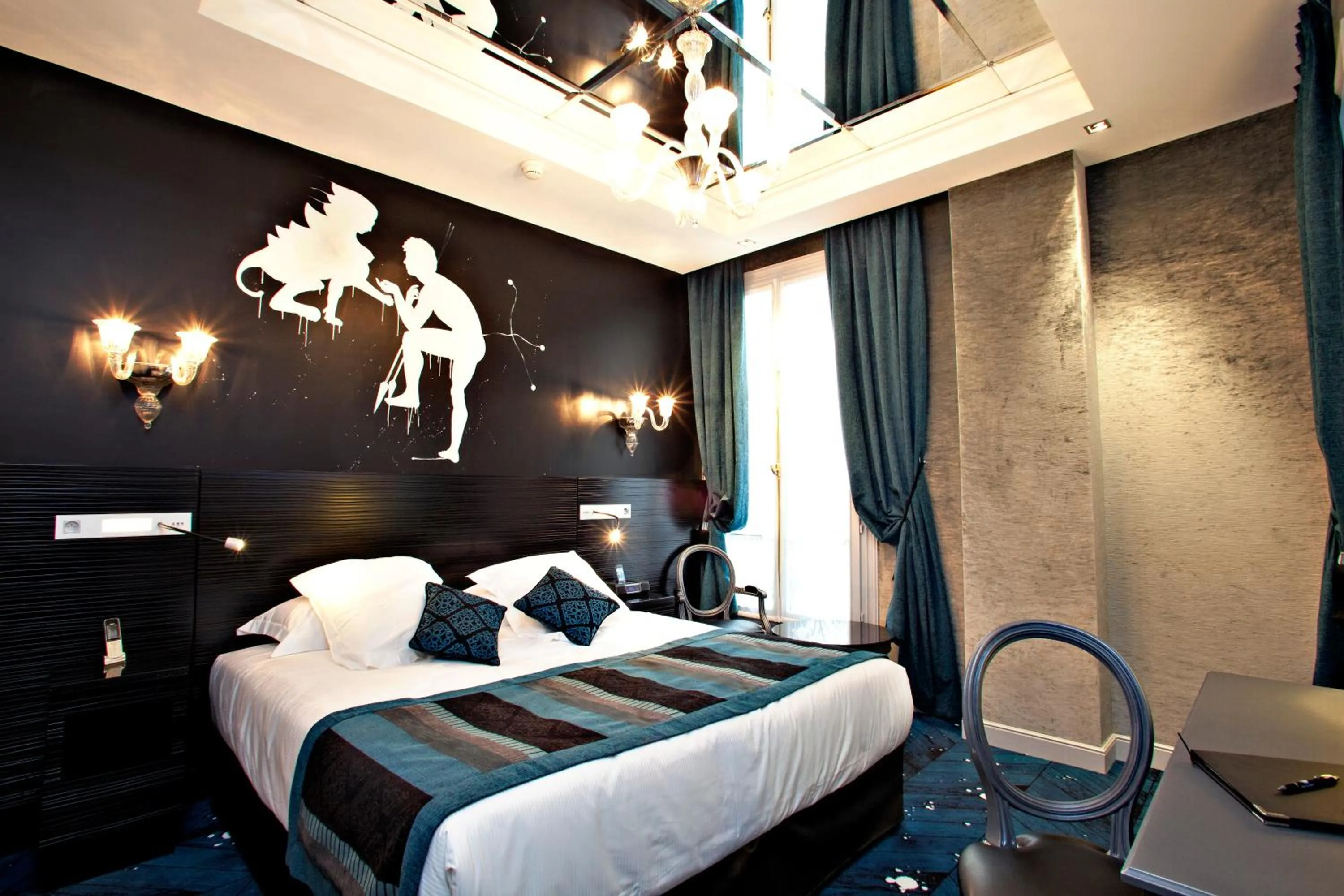 Photo of the whole room, Bed in Maison Albar- Le Champs-Elysées
