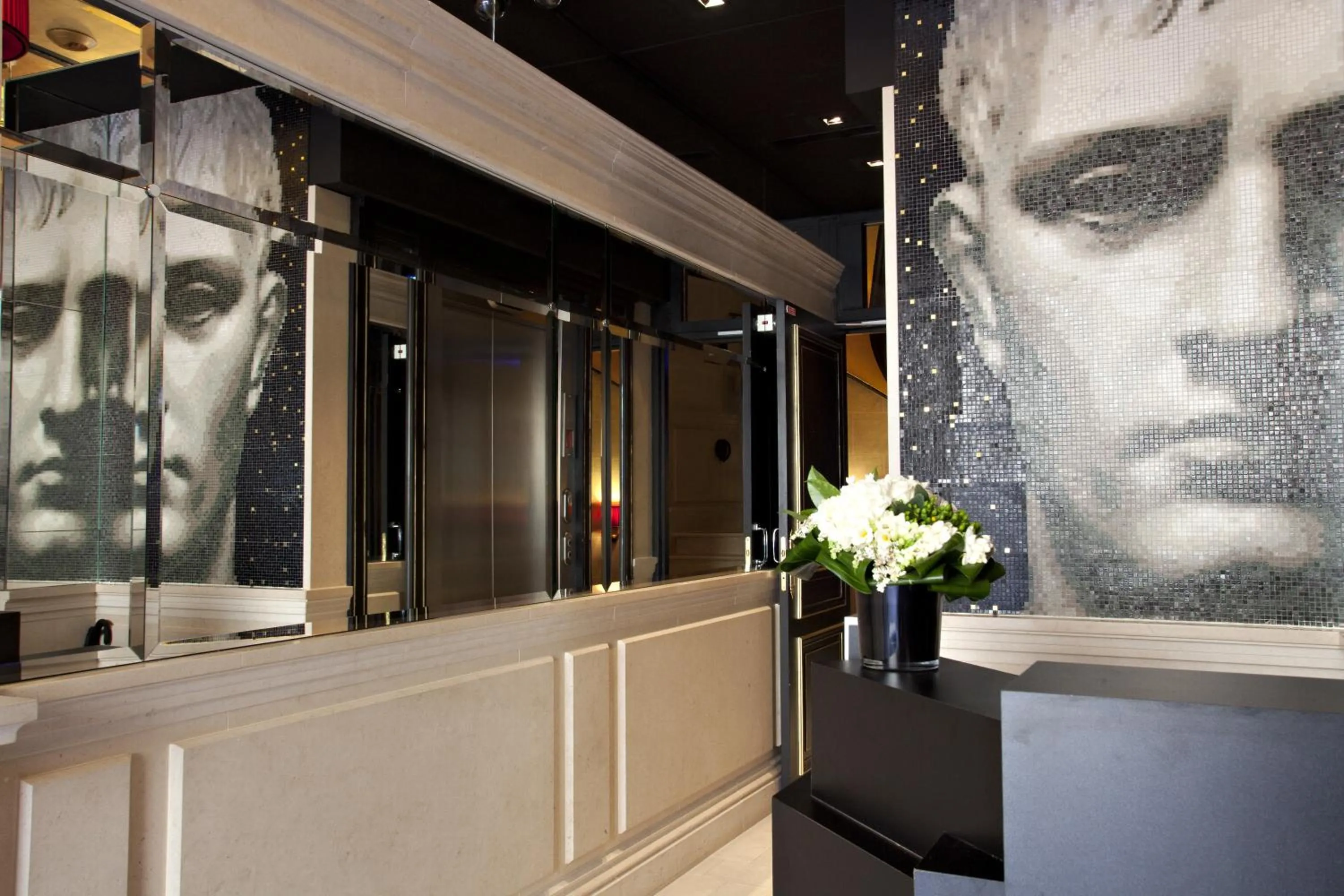 Decorative detail in Maison Albar- Le Champs-Elysées