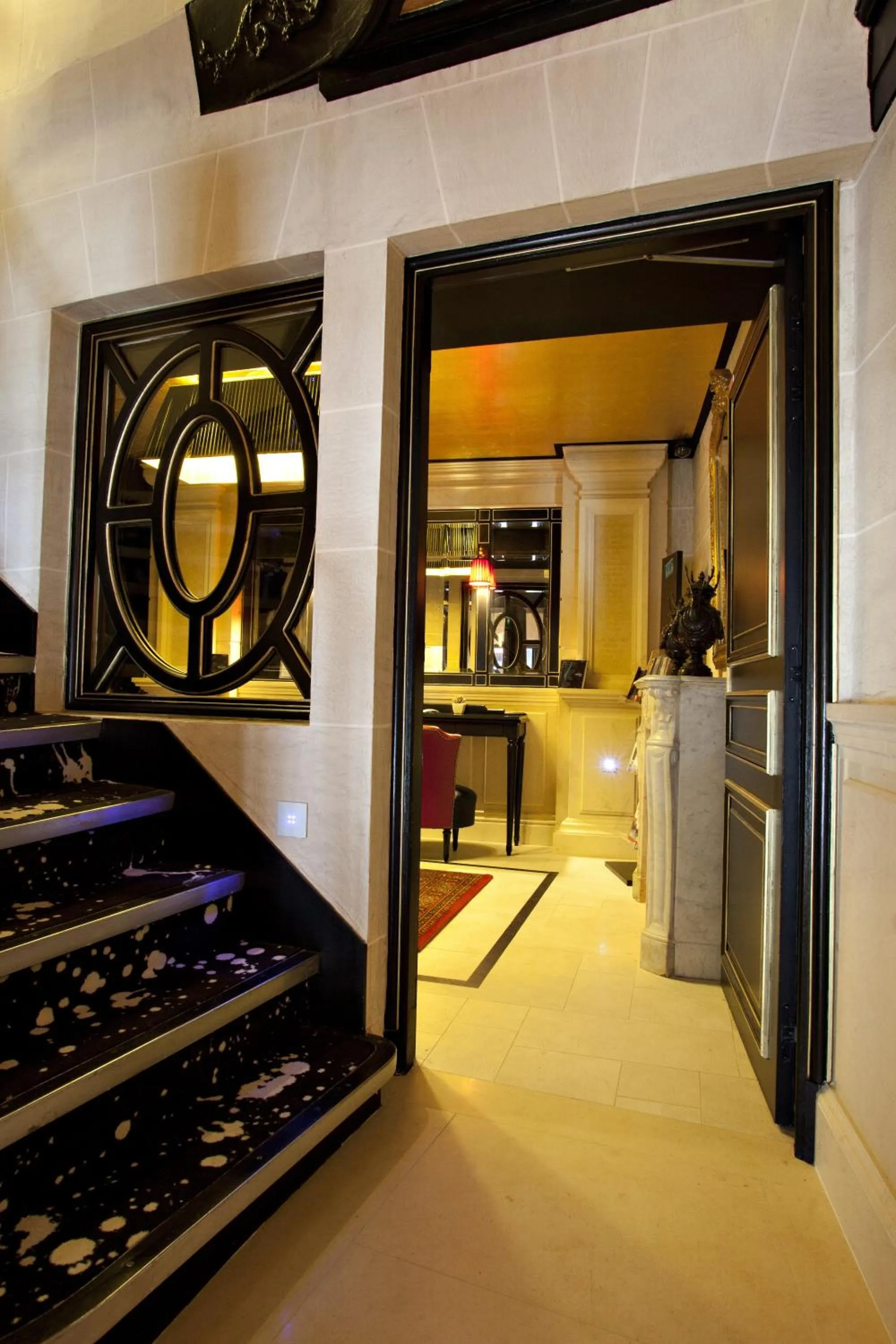 Decorative detail in Maison Albar- Le Champs-Elysées