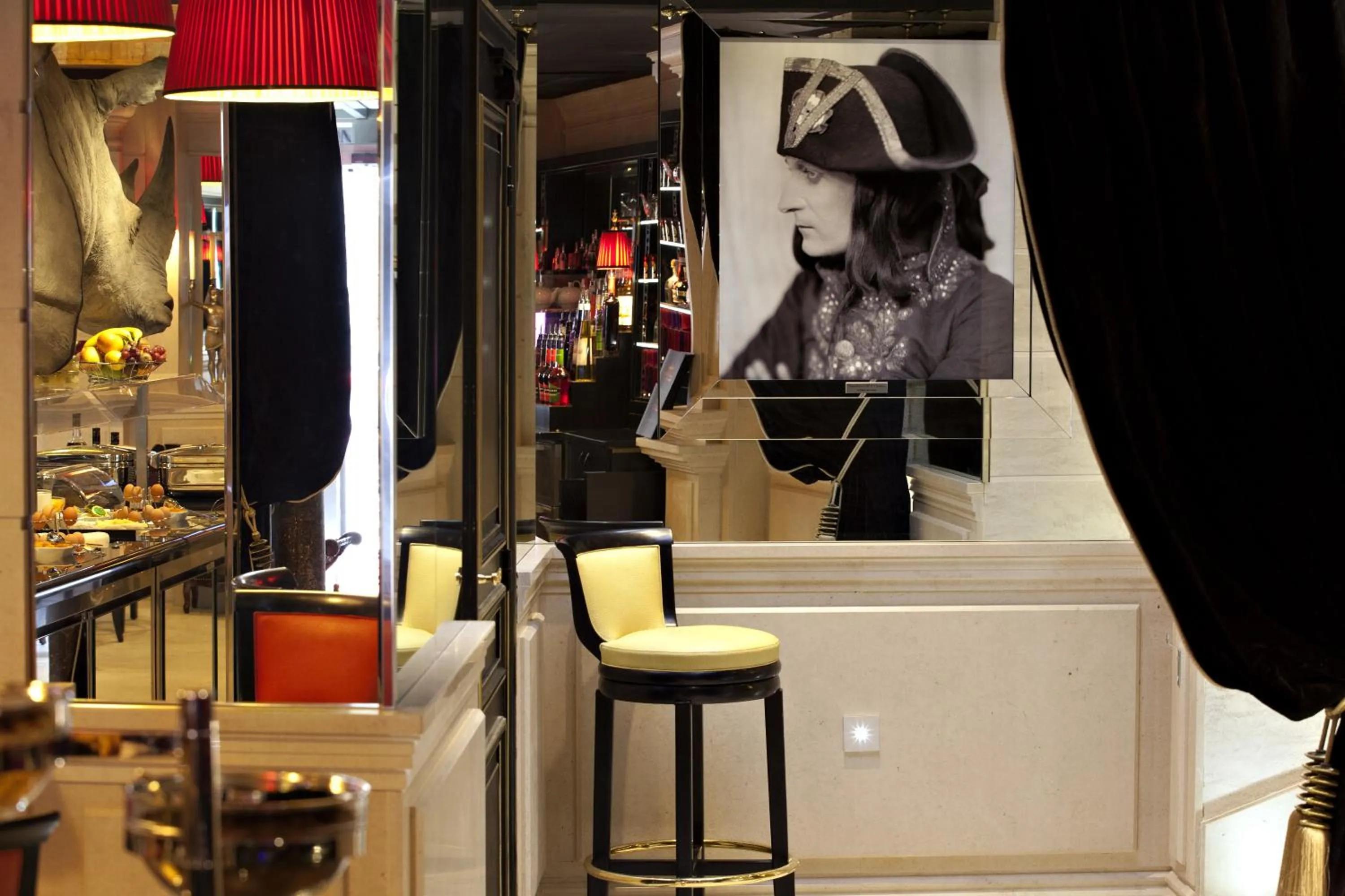 Decorative detail in Maison Albar- Le Champs-Elysées