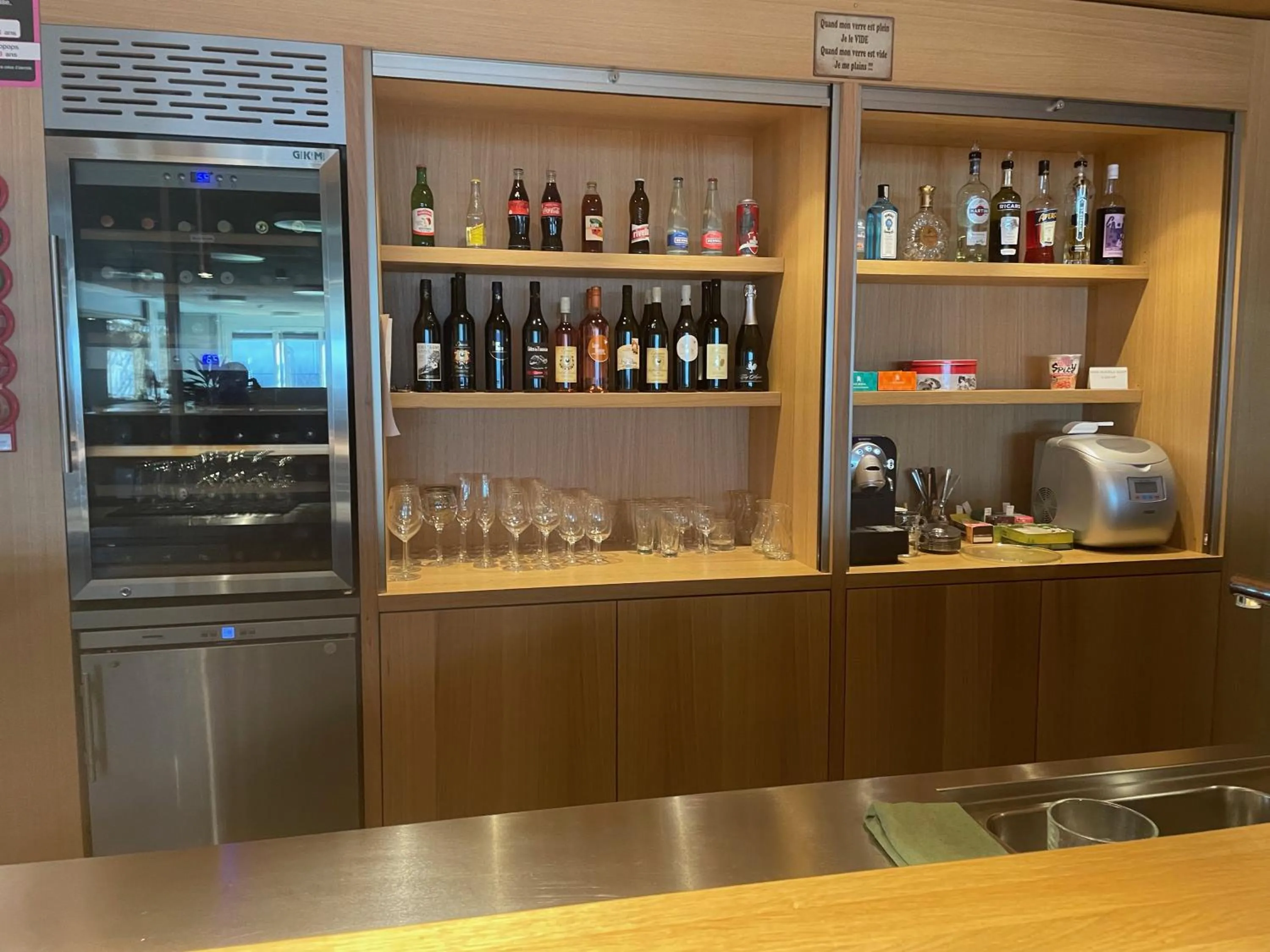 Lounge or bar in Lausanne Youth Hostel Jeunotel