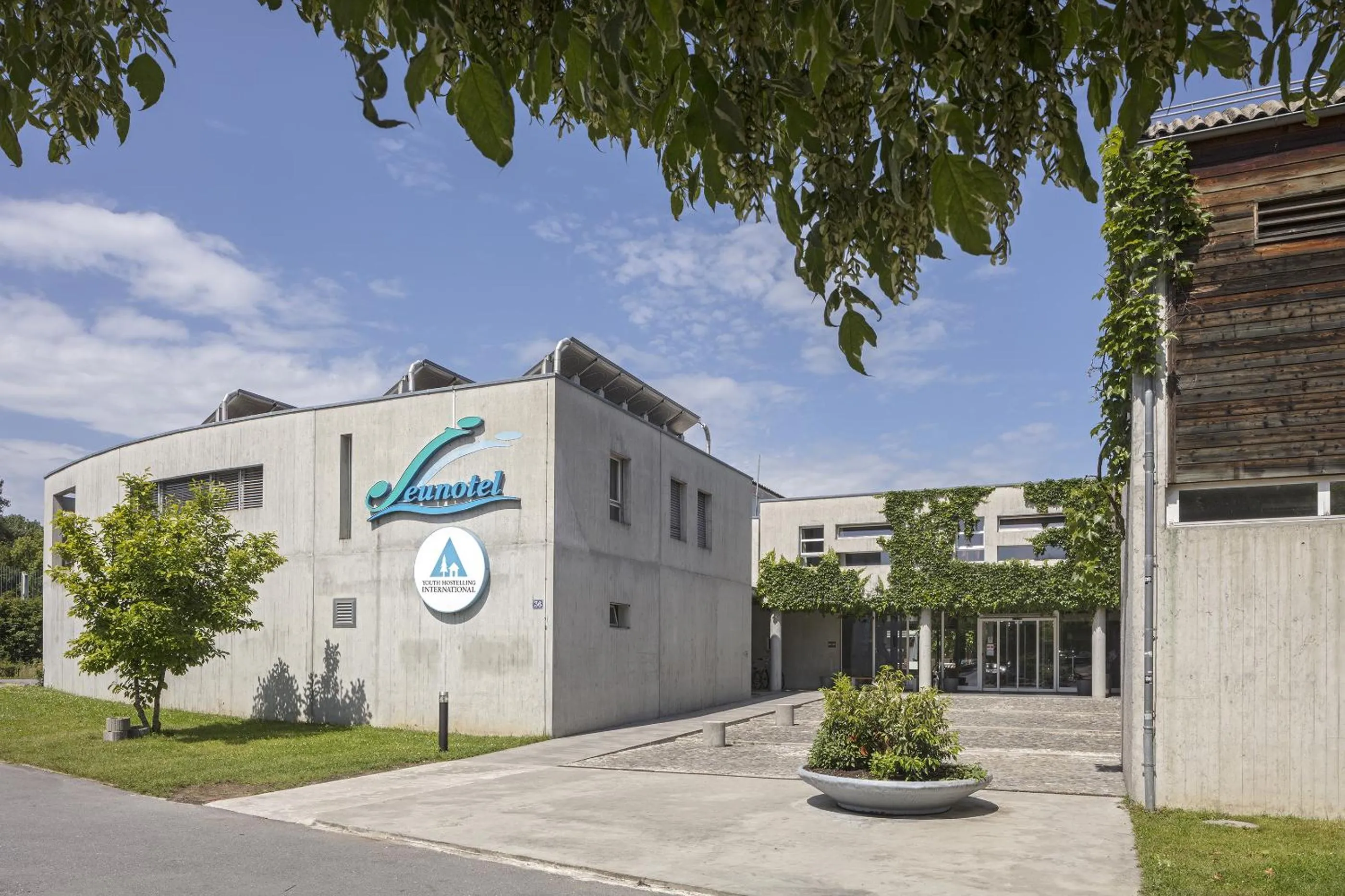 Property building in Lausanne Youth Hostel Jeunotel