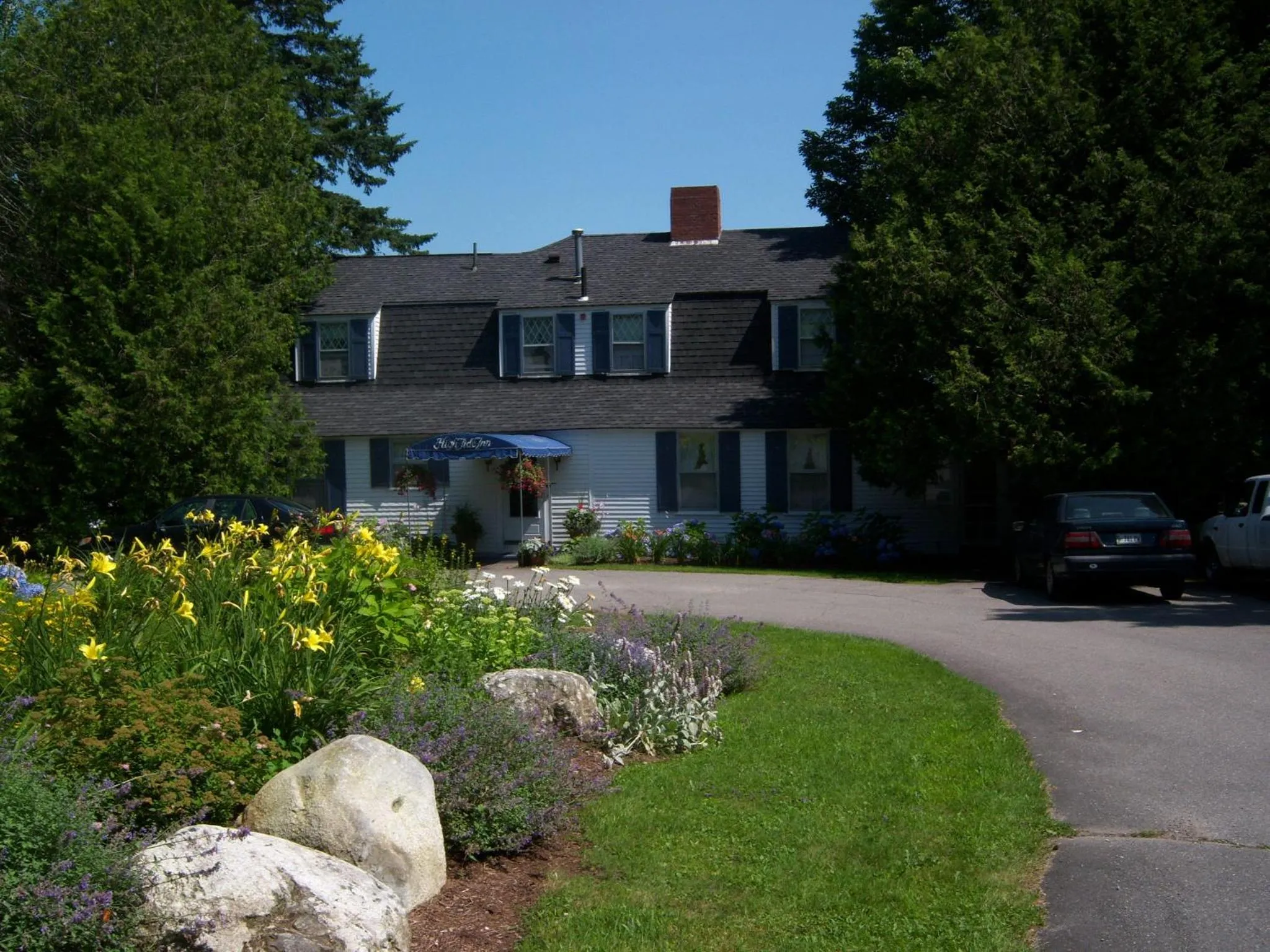Facade/entrance in High Tide Inn on the Ocean, Motel and Cottages