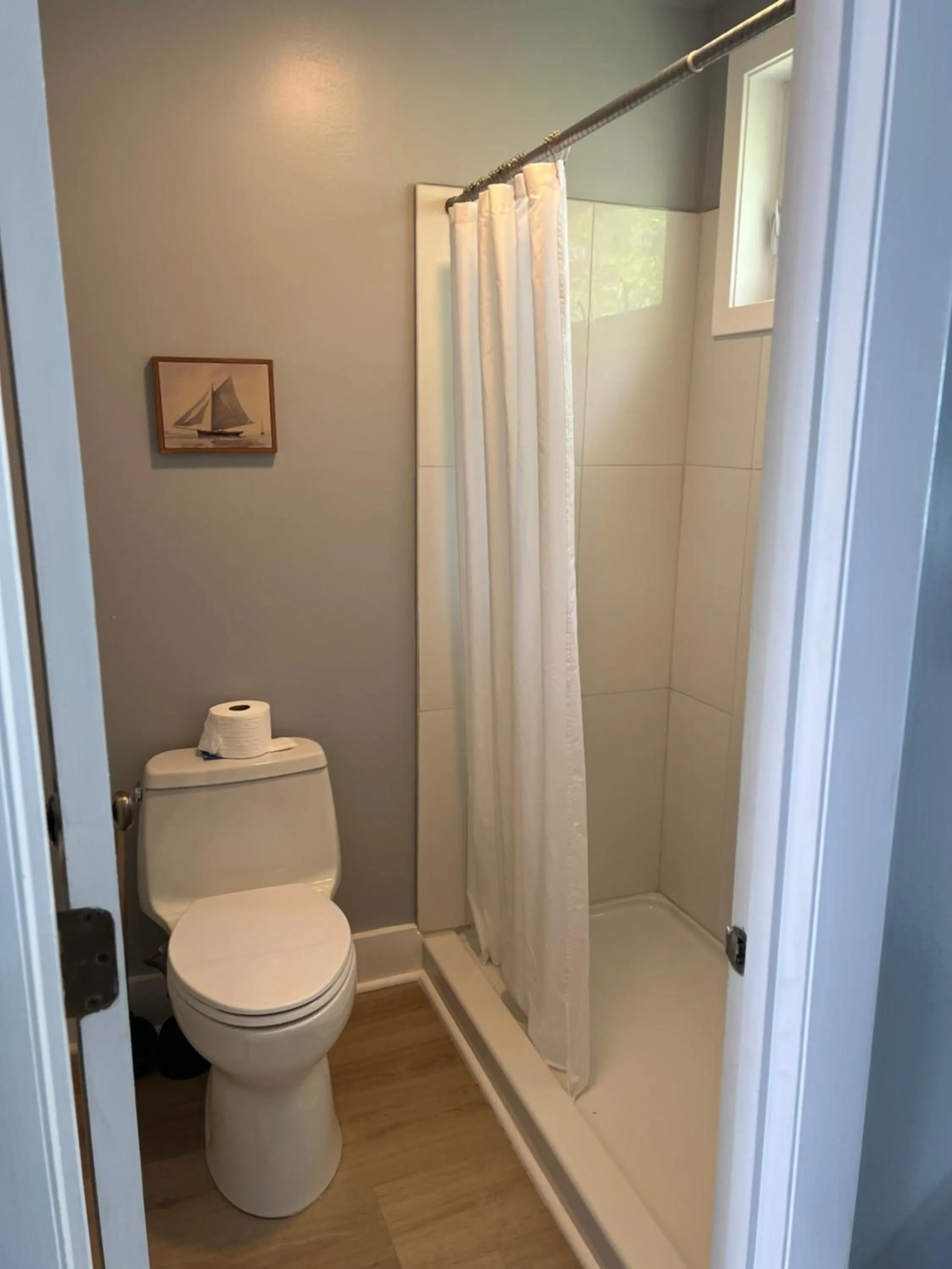 Shower in High Tide Inn on the Ocean, Motel and Cottages