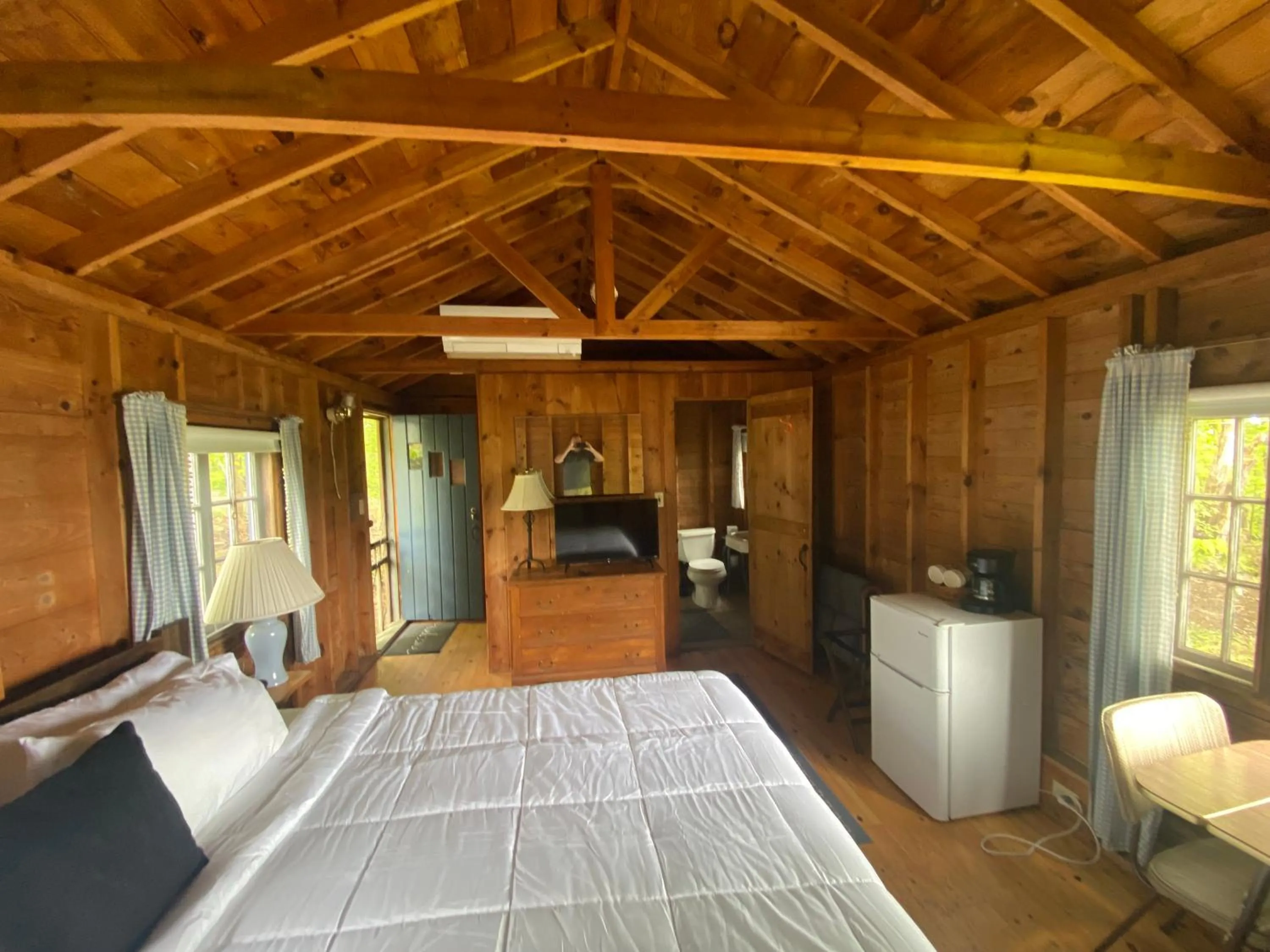 Bed in High Tide Inn on the Ocean, Motel and Cottages