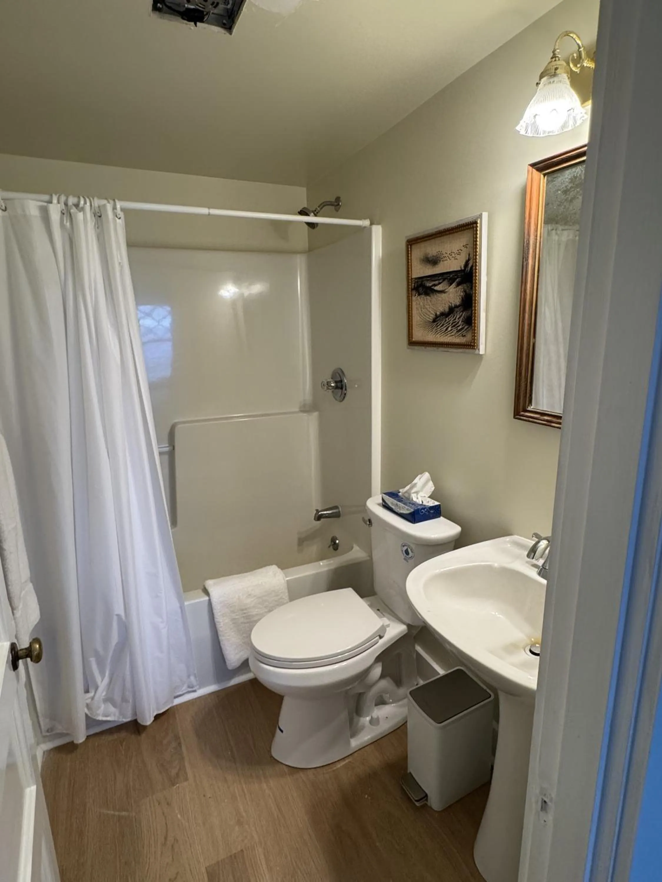 Toilet in High Tide Inn on the Ocean, Motel and Cottages