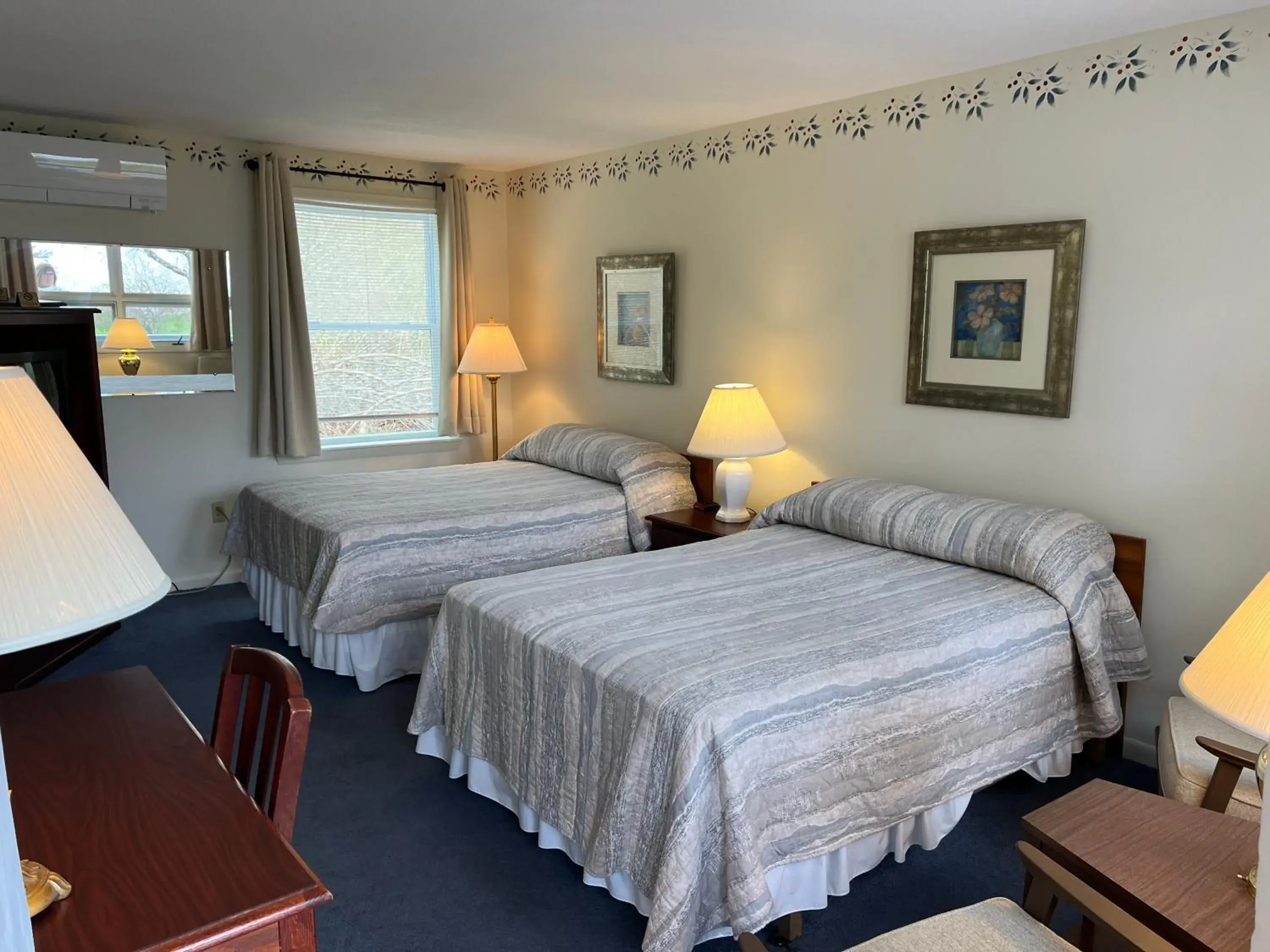 Double Room with Balcony and Sea View in High Tide Inn on the Ocean, Motel and Cottages Double Room with Balcony and Sea View in High Tide Inn on the Ocean, Motel and Cottages