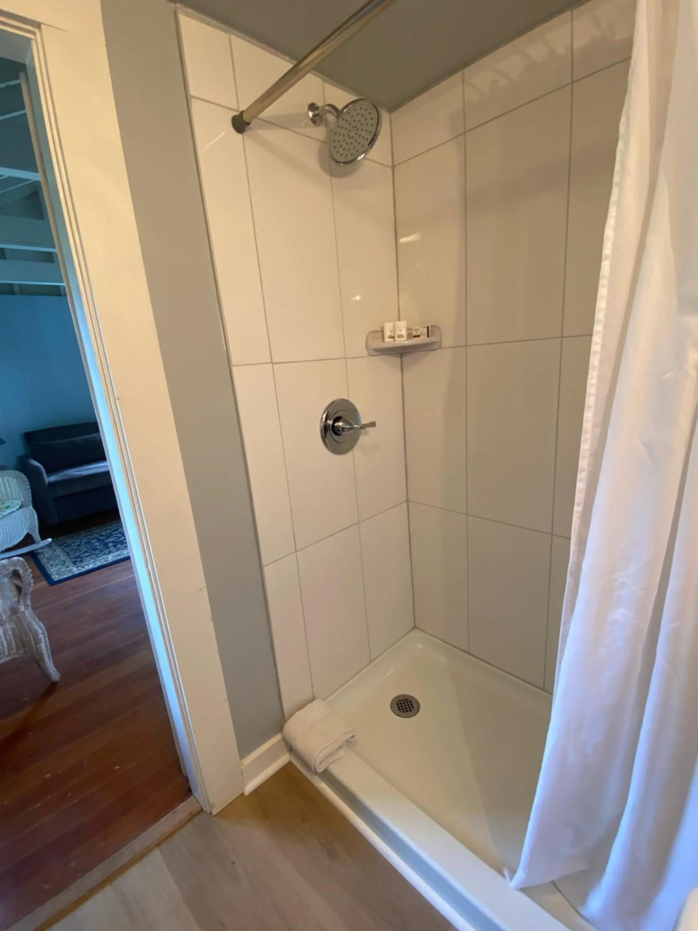 Shower in High Tide Inn on the Ocean, Motel and Cottages