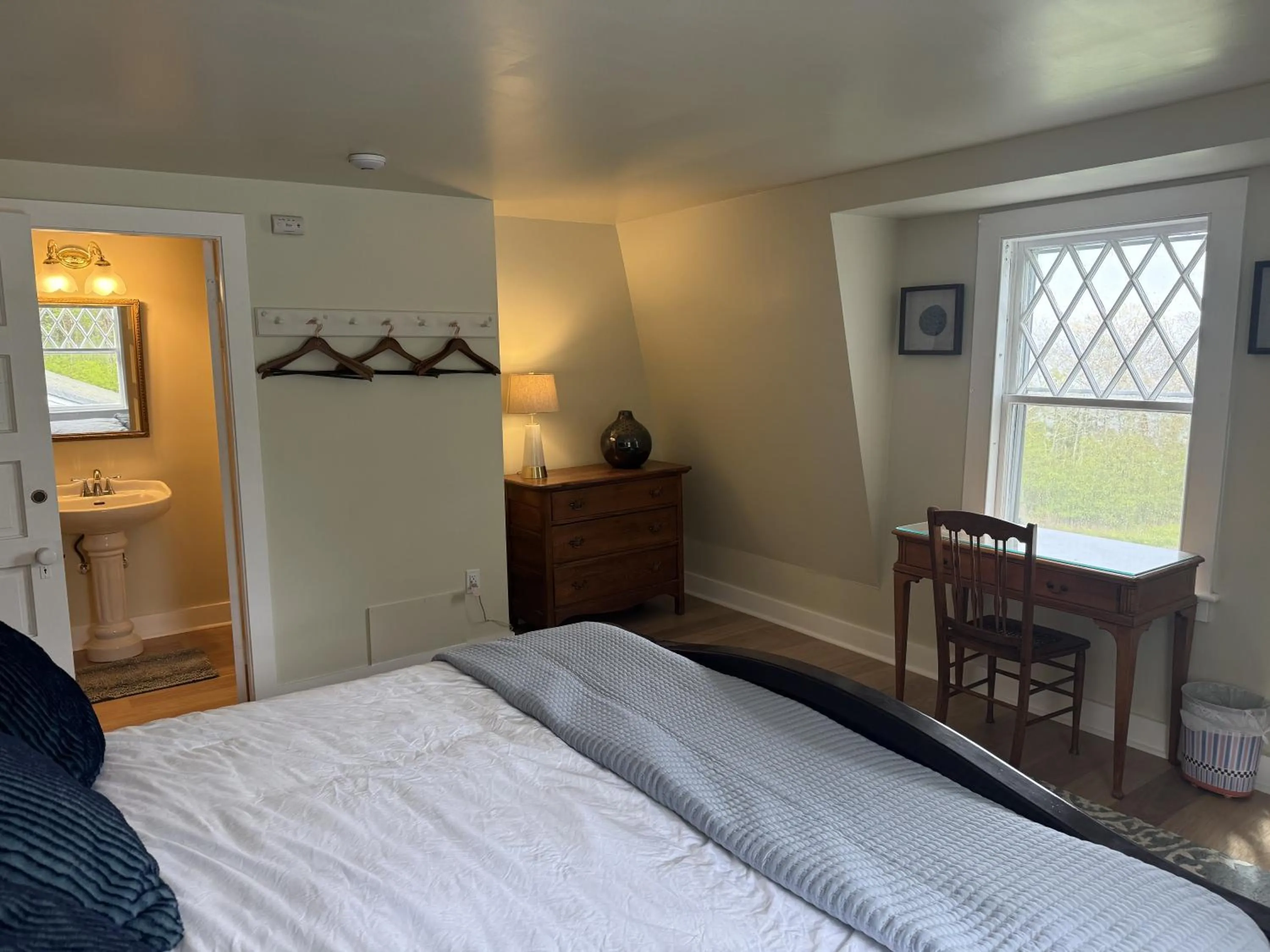 Bed in High Tide Inn on the Ocean, Motel and Cottages