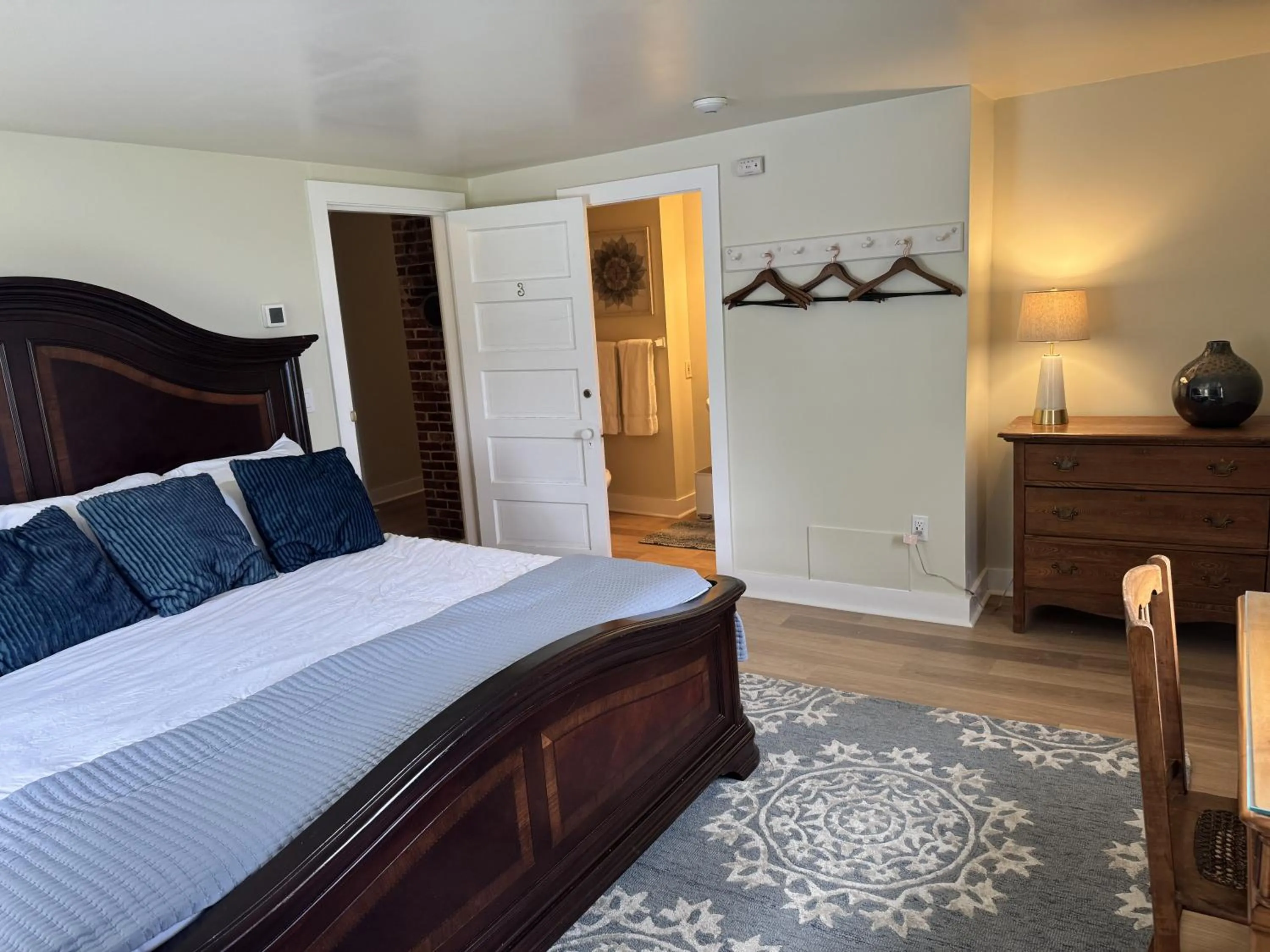 Bed in High Tide Inn on the Ocean, Motel and Cottages