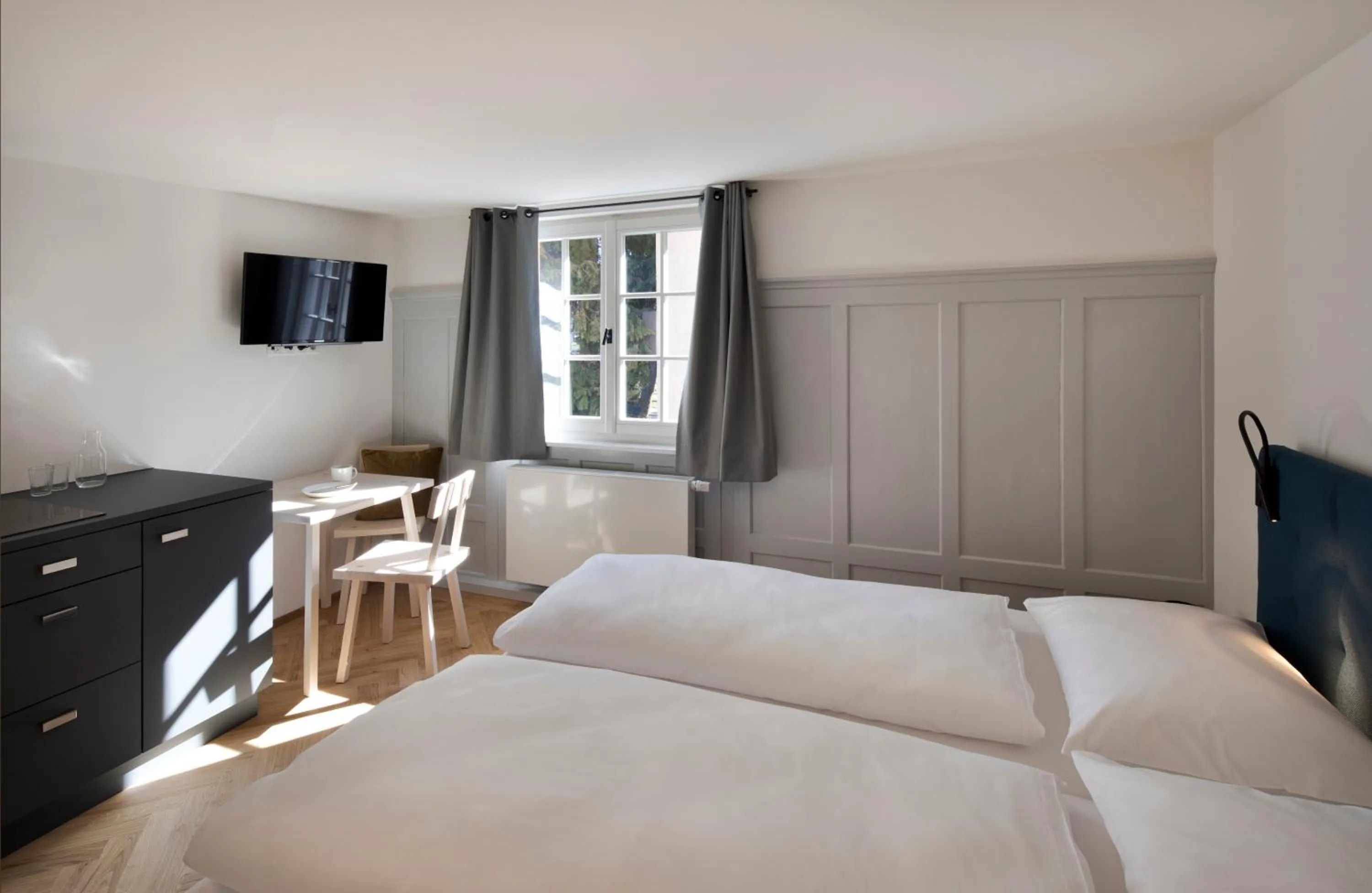 Seating area, Bed in Krone Hard - self check-in